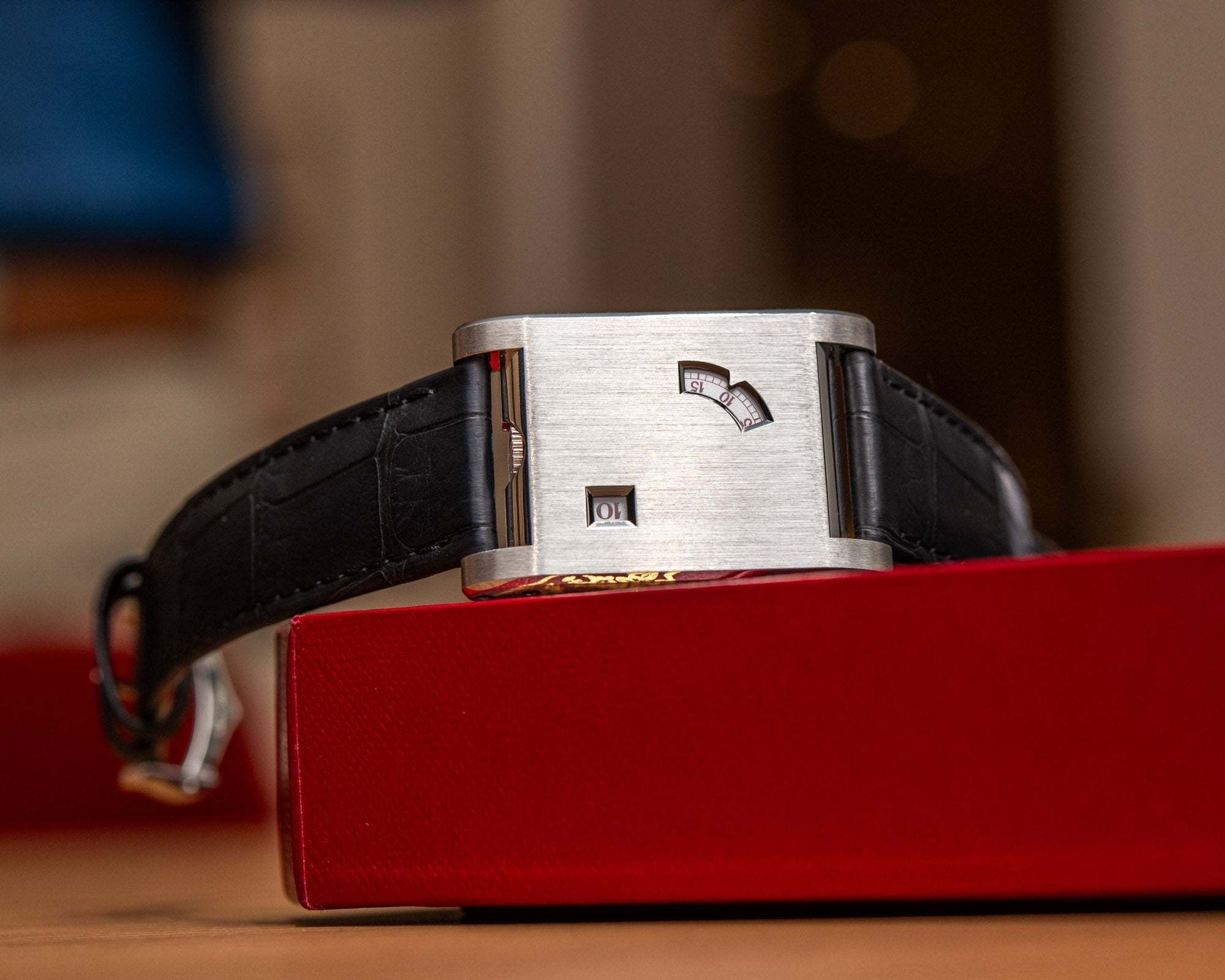 Cartier Tank à Guichets (1928-2025): A Century of Horological Innovation.