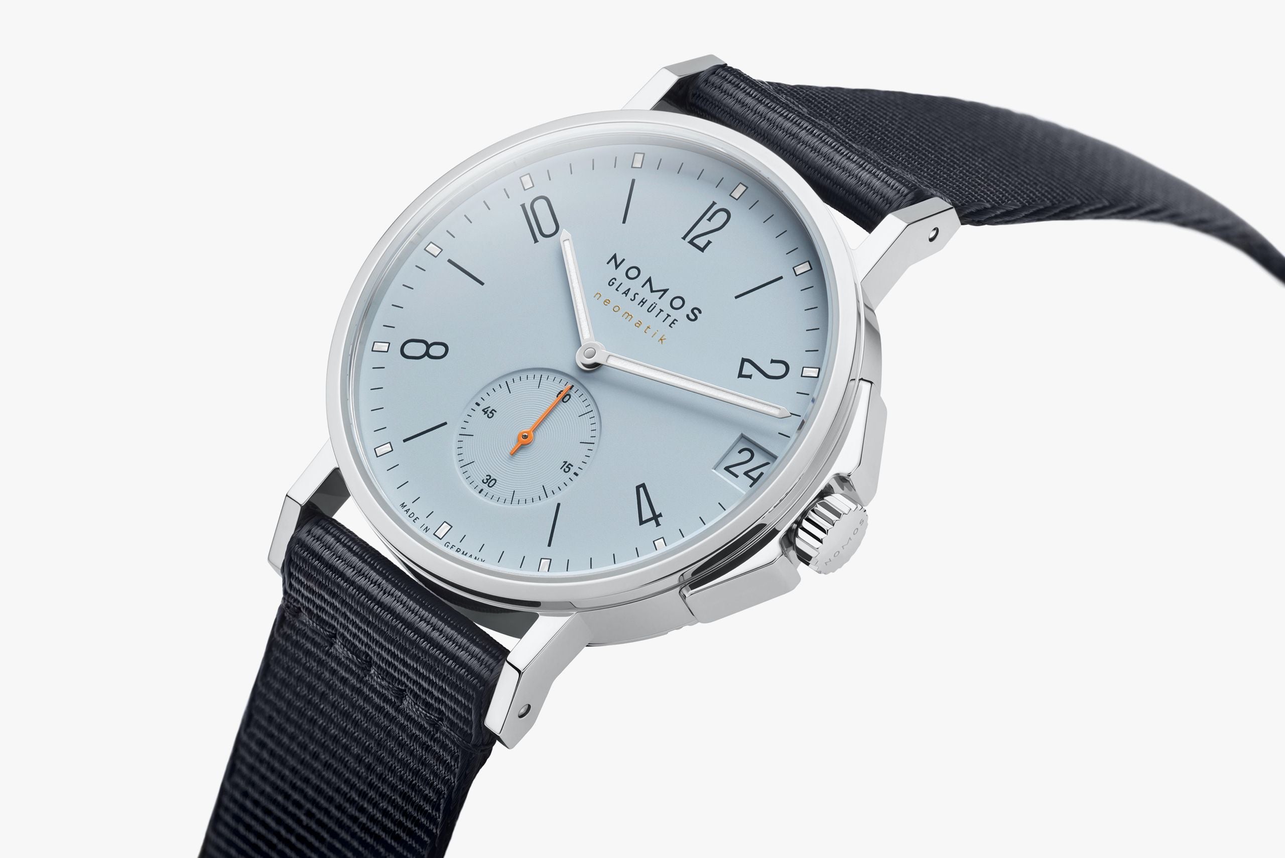 Ahoi neomatik 38 date sky NOMOS Glashütte