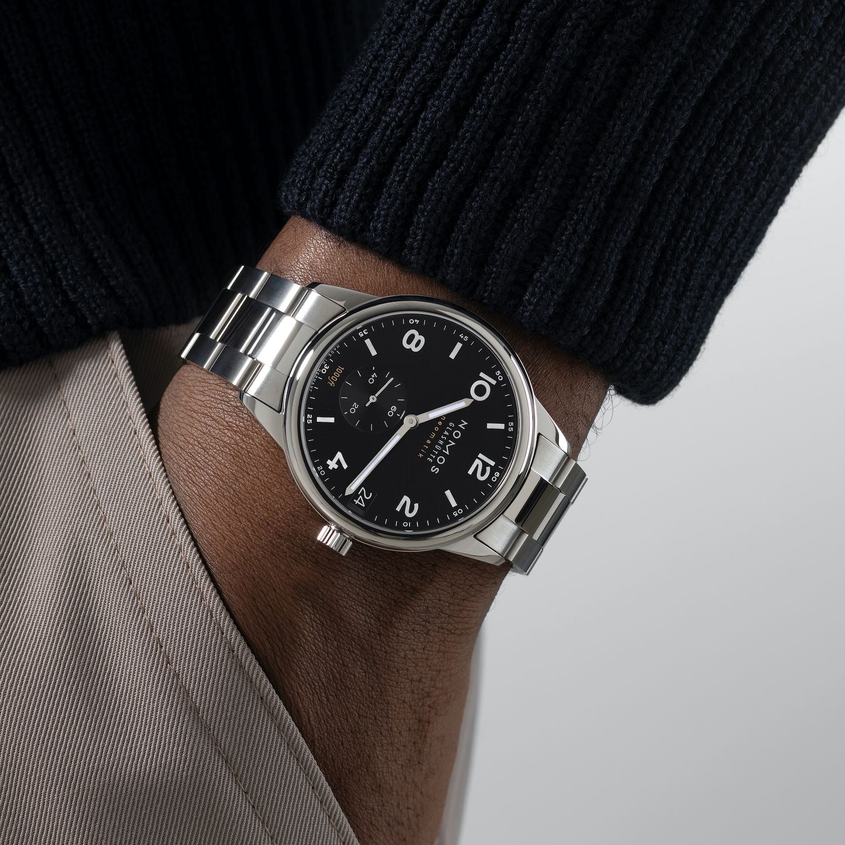 Club Sport neomatik 42 date black NOMOS Glashütte