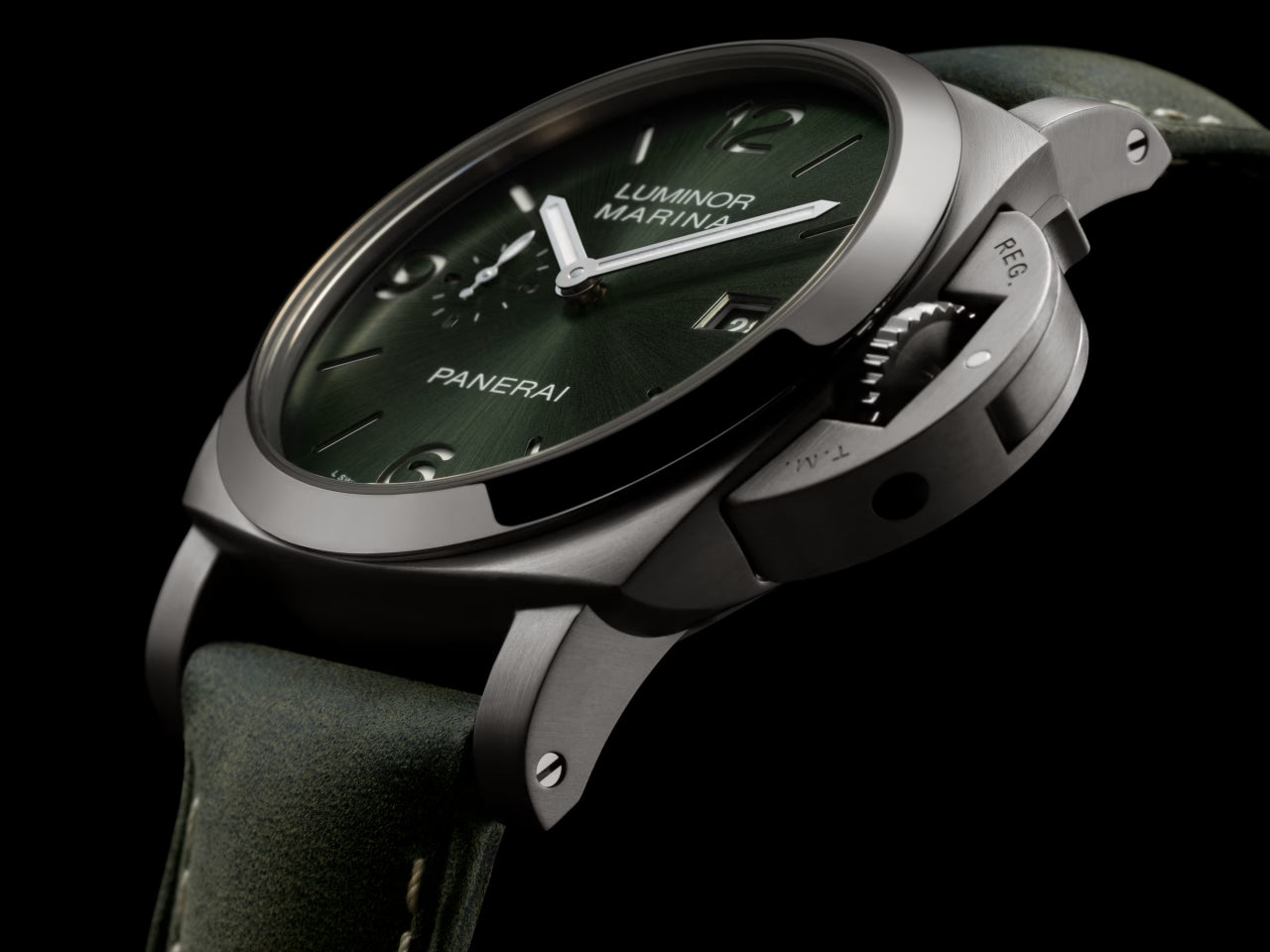 Luminor Marina 44mm, Titanium PAM03325 Panerai