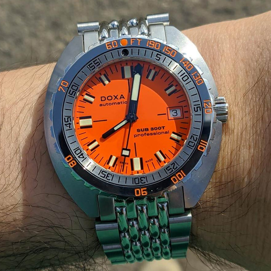 DOXA MEN'S SILVER TONE CASE ORANGE DIAL AUTOMATIC WATCH