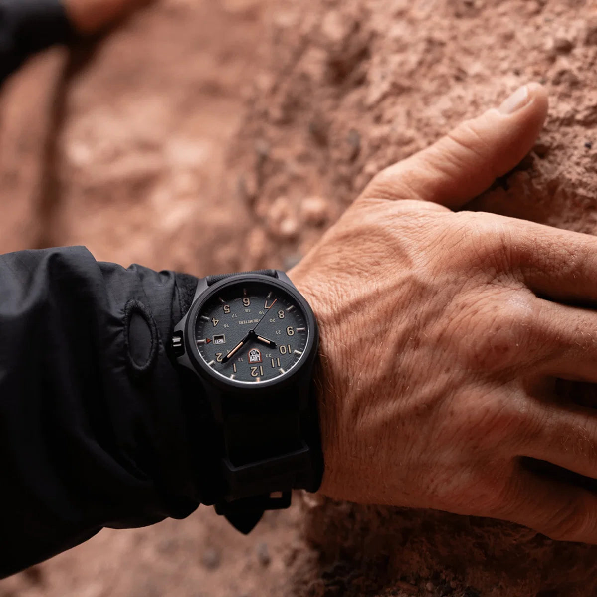 Atacama Field Urban Adventure 43mm XL.1977 Luminox
