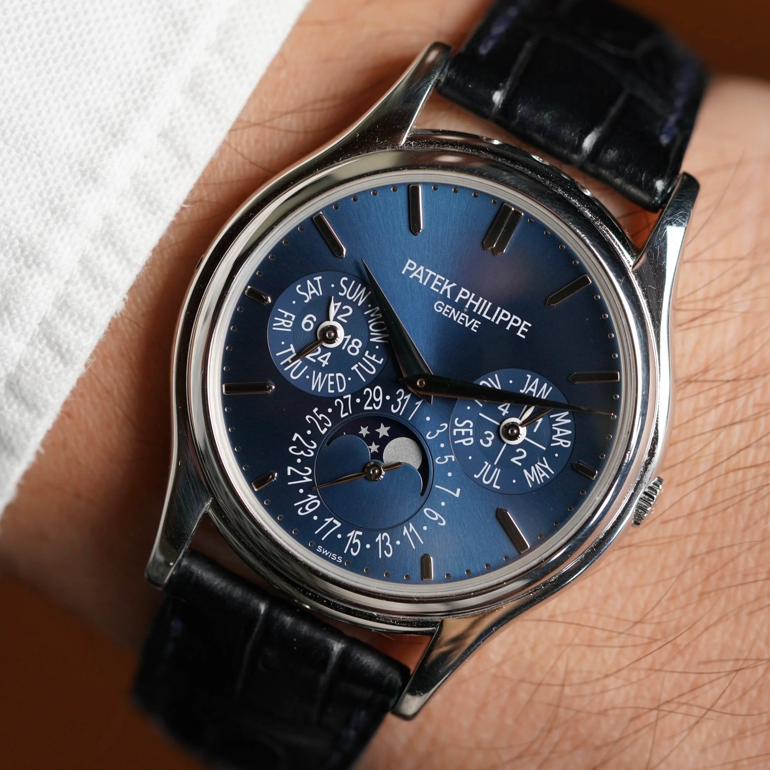 ساعة باتيك فيليب جراند كومبليكايشنز 5140P-001 للرجال، مينا أزرق من البلاتين