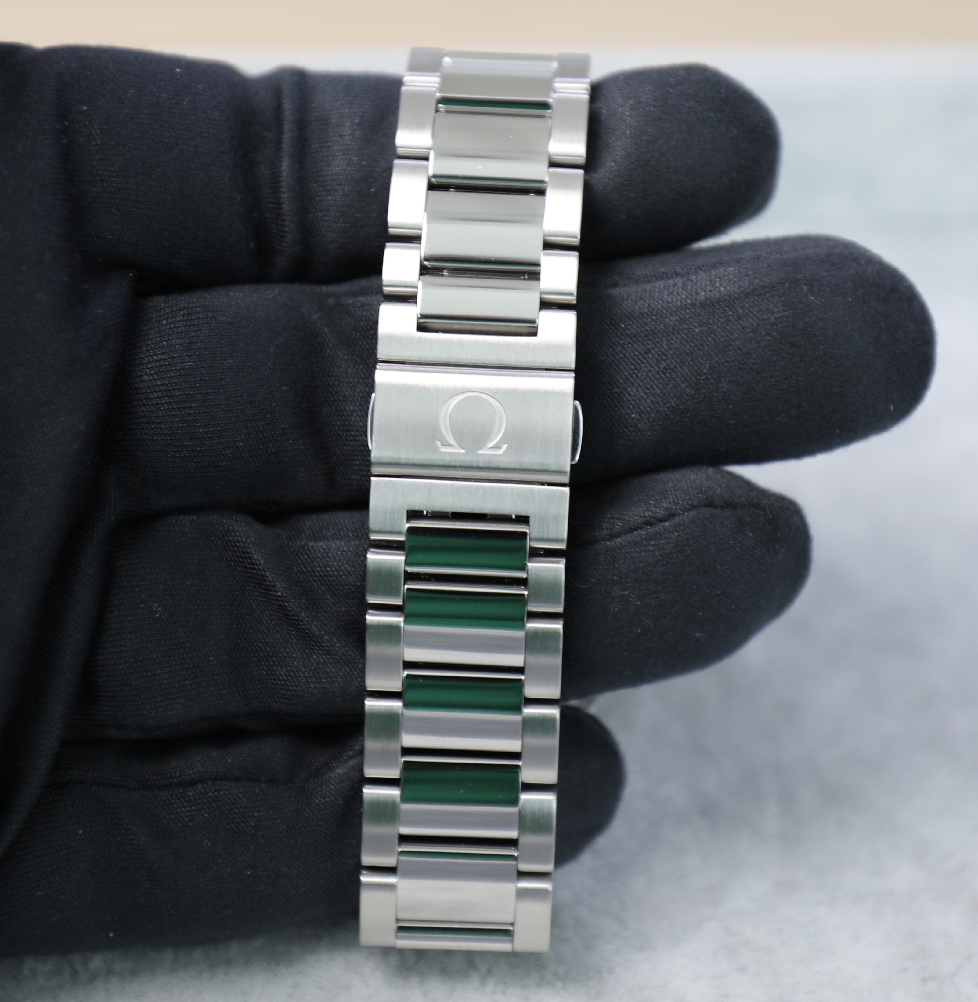 Omega Seamaster Aqua Terra – James Bond – Unworn – Limited Edition Spectre – Full Set - Azzam Watches