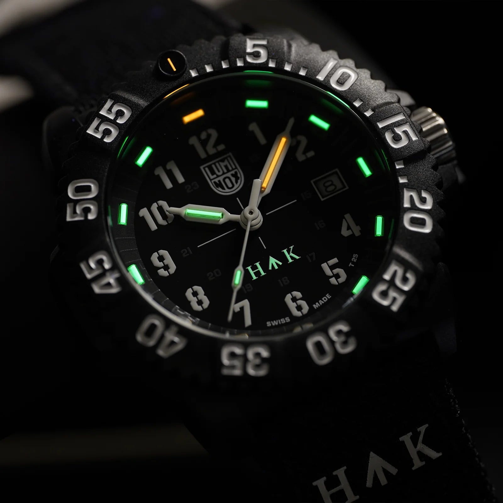 Symbols of Hong Kong Limited Edition XS.3051.HKA.N Luminox