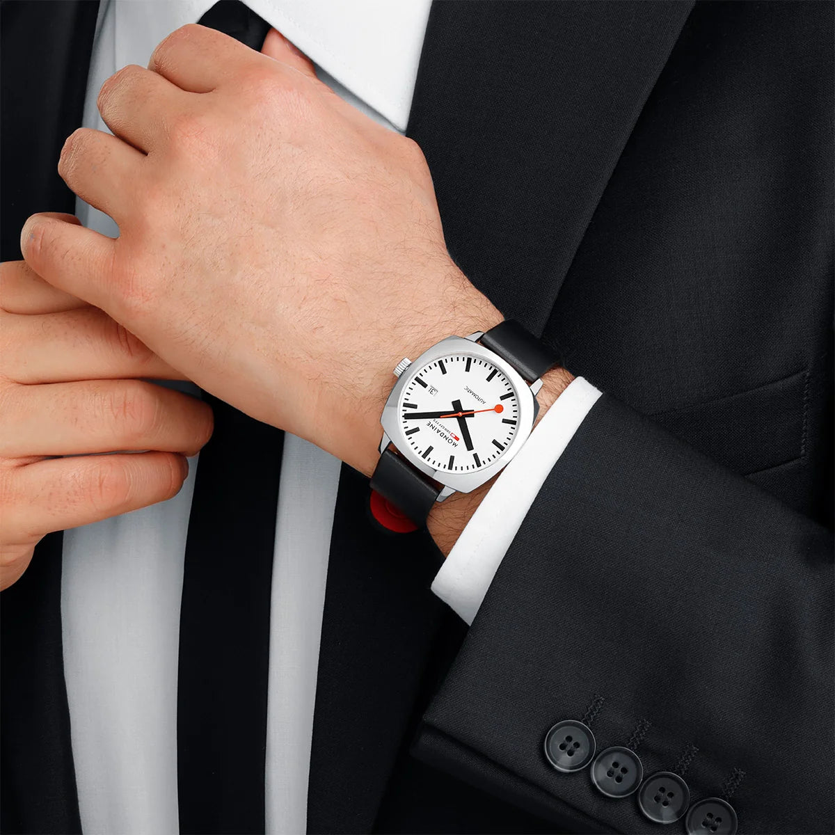 Cushion Automatic 39mm MSL.3961B.LBV Mondaine
