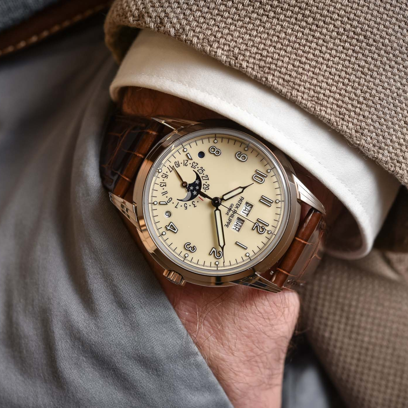 ساعة باتيك فيليب جراند كومبليكايشنز 5320G-001 بتقويم دائم، مينا كريمي، ذهب أبيض عيار 18 قيراط