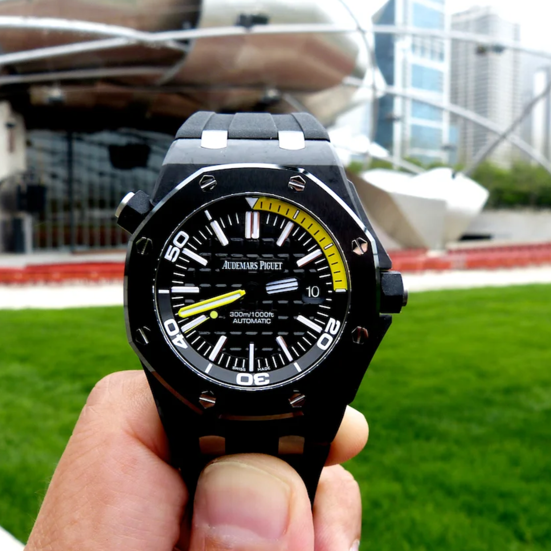 Audemars Piguet Royal Oak Offshore Diver "Bumblebee" Forged Carbon – 2014 Full Set