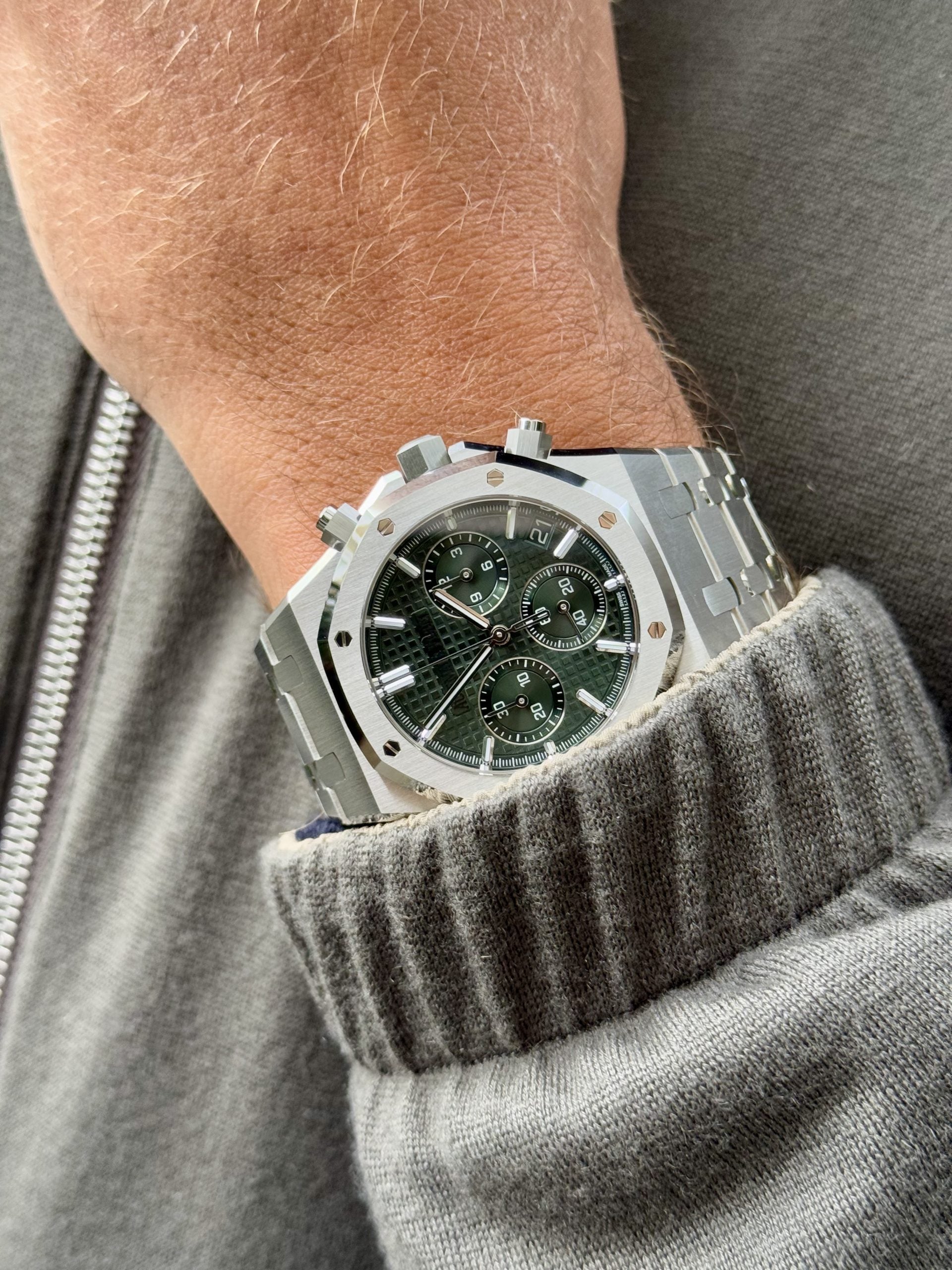 Audemars Piguet Royal Oak 26240ST.OO.1320ST.08 Chronograph Steel Green Dial 41mm Mens Watch