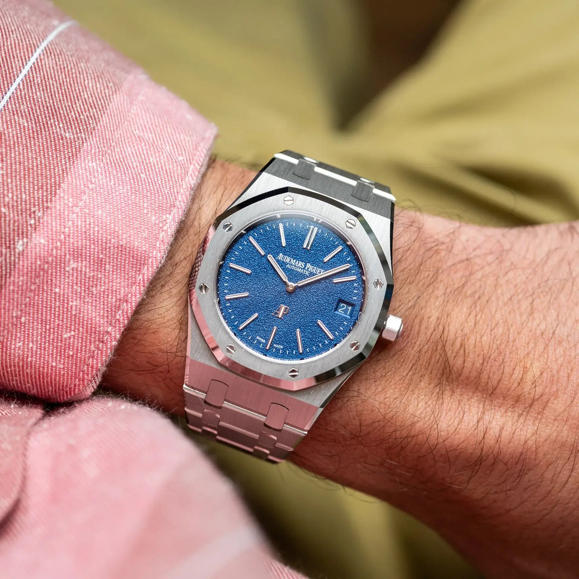 Audemars Piguet Royal Oak 16202BC.OO.1240BC.02 ‘Jumbo’ Extra-Thin White Gold 39mm Grainy Blue Dial Unisex Watch