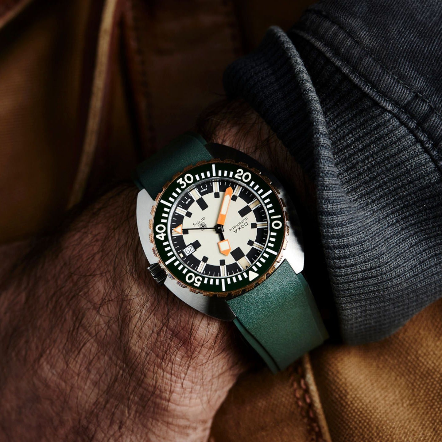 DOXA MEN'S SILVER TONE CASE GREEN DIAL AUTOMATIC WATCH