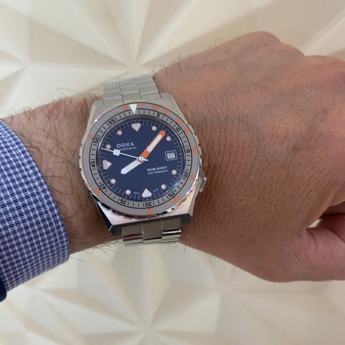 DOXA MEN'S SILVER TONE CASE BLUE DIAL AUTOMATIC WATCH