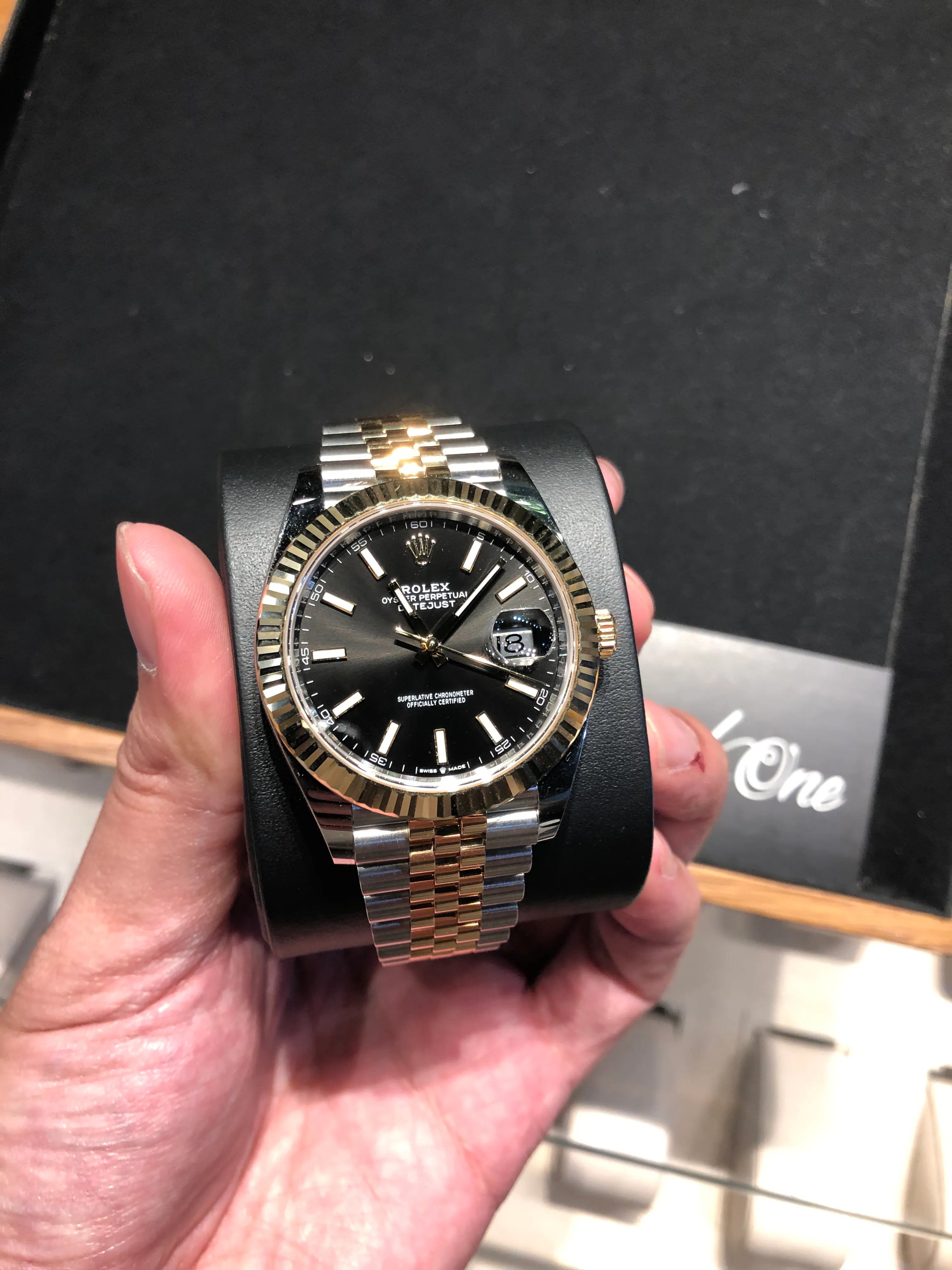 Rolex Datejust 126333 Bkij Black Index Dial Fluted Yellow Gold Bezel 41Mm 18Kt Yellow Gold & Steel Jubilee Bracelet Men’S Watch