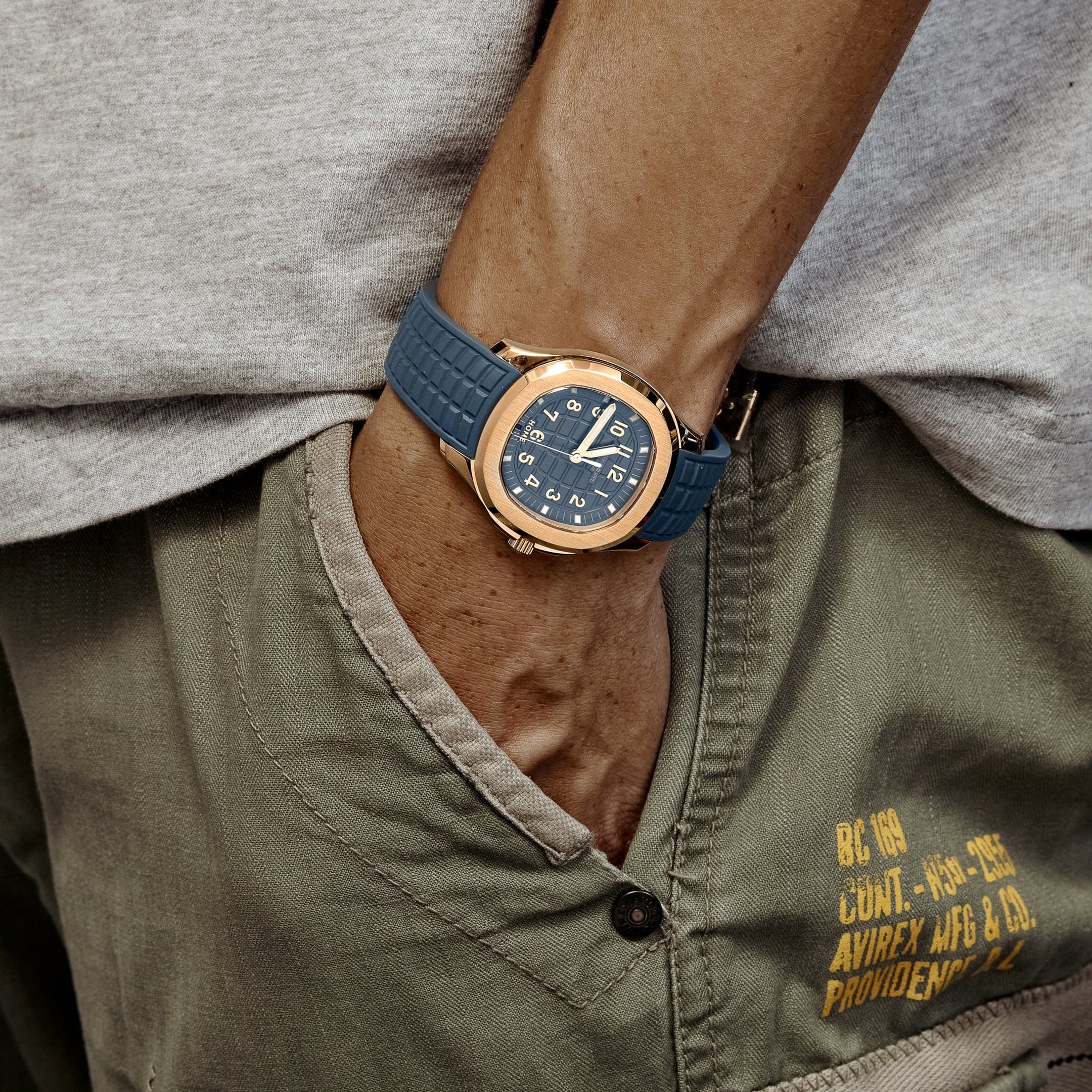 Patek Philippe Aquanaut 5269R-001 Travel Time Quartz Rose Gold 38.8mm Blue Dial Unisex Watch