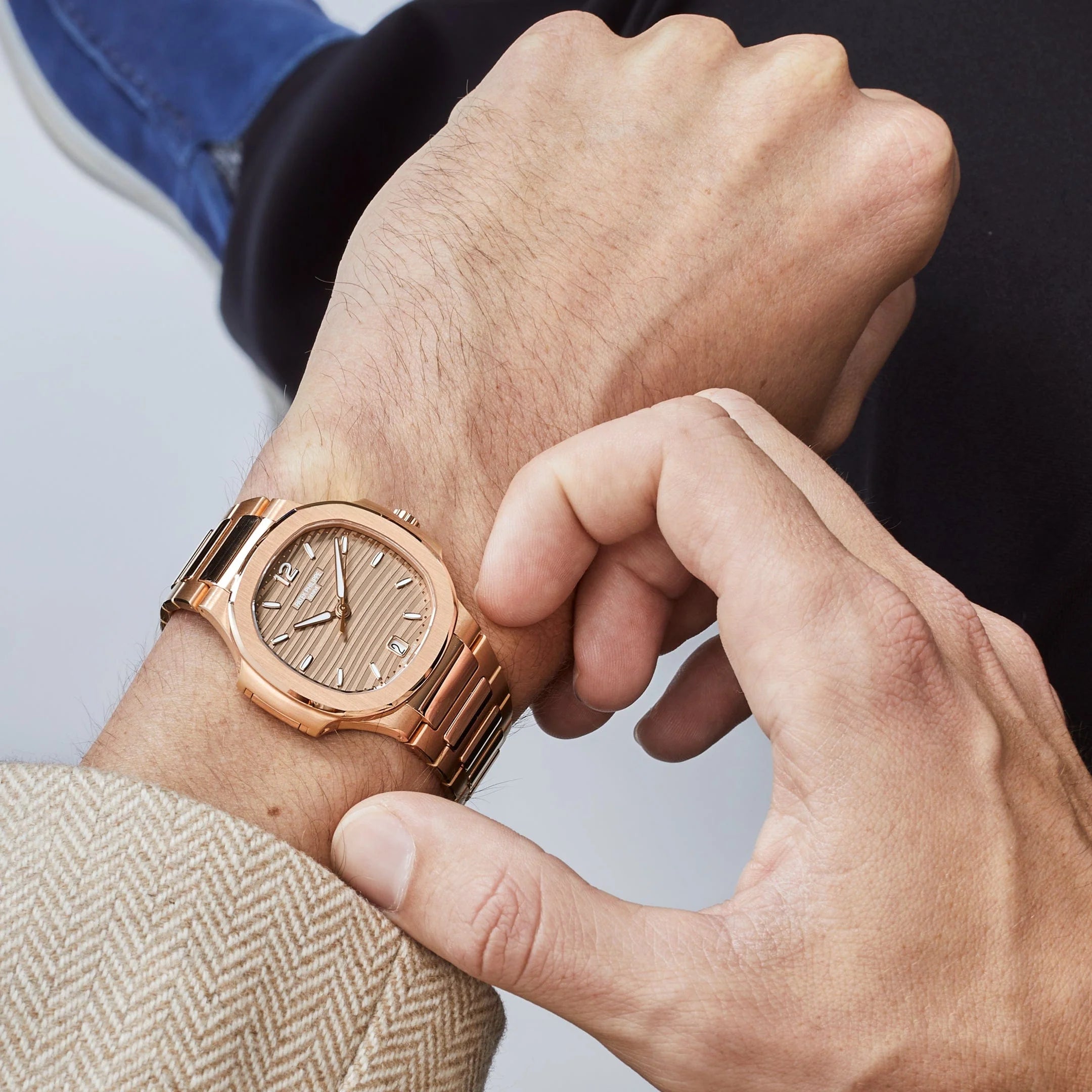 Patek Philippe Nautilus 7118/1R-010 Golden Dial 35Mm 18K Rose Gold