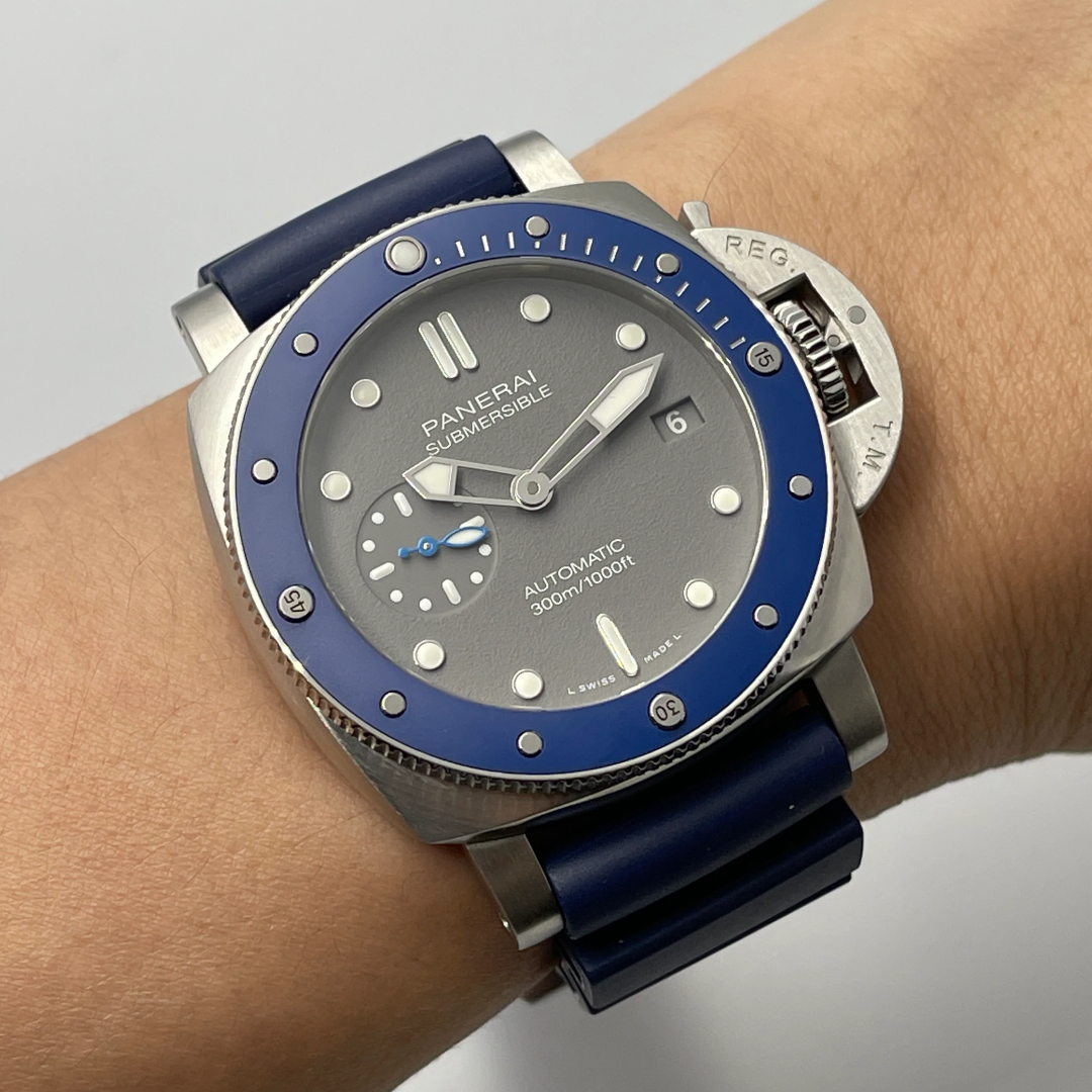 Panerai Submersible 42mm – PAM00959 – Grey Dial – Blue Bezel – Unworn – Full Set - Azzam Watches