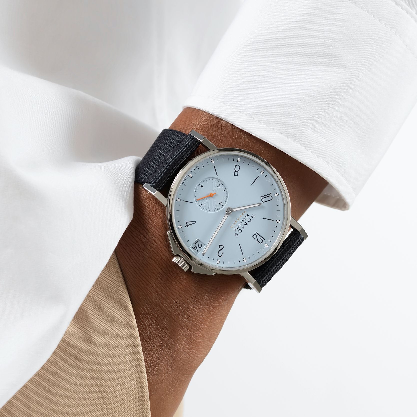 Ahoi neomatik 38 date sky NOMOS Glashütte