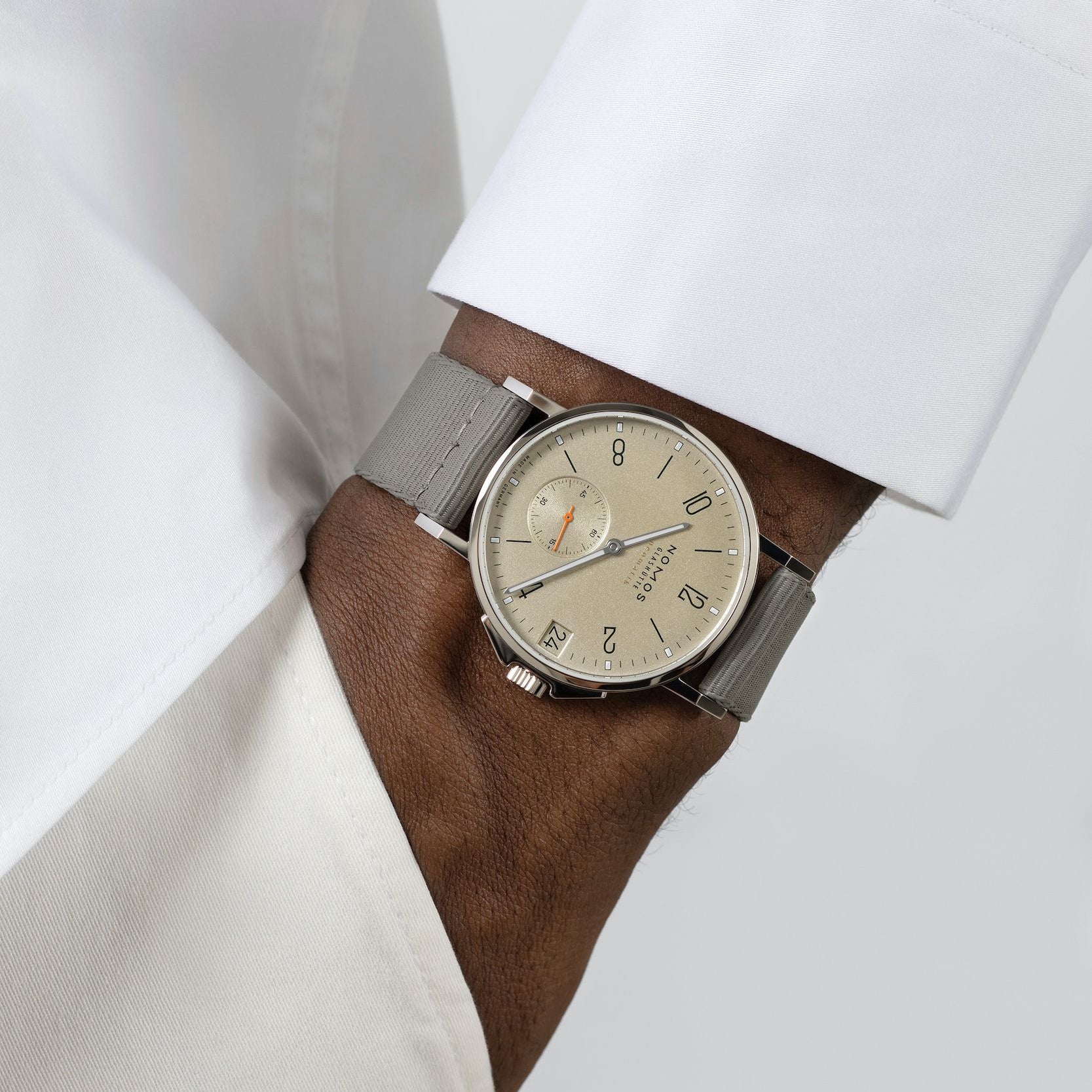 Ahoi neomatik 38 date sand NOMOS Glashütte