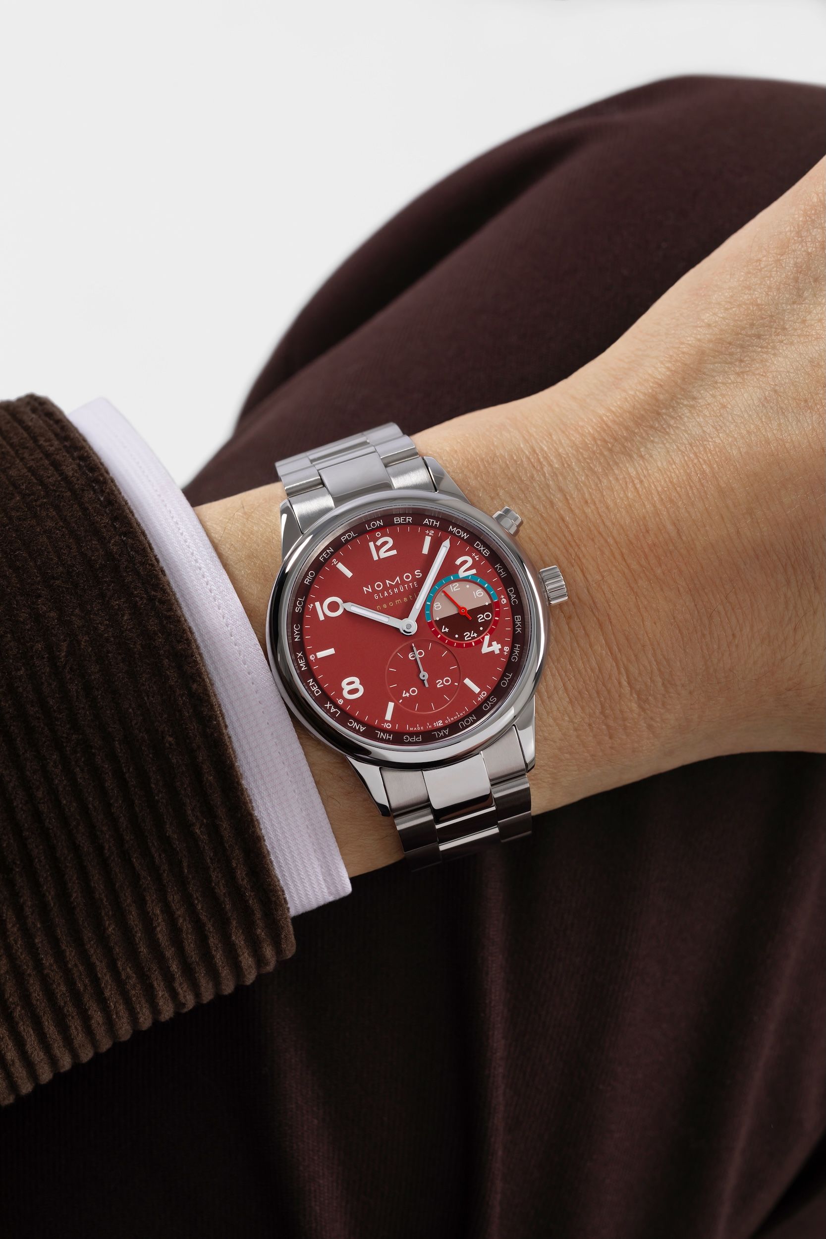 Club Sport neomatik Worldtimer Magma NOMOS Glashütte