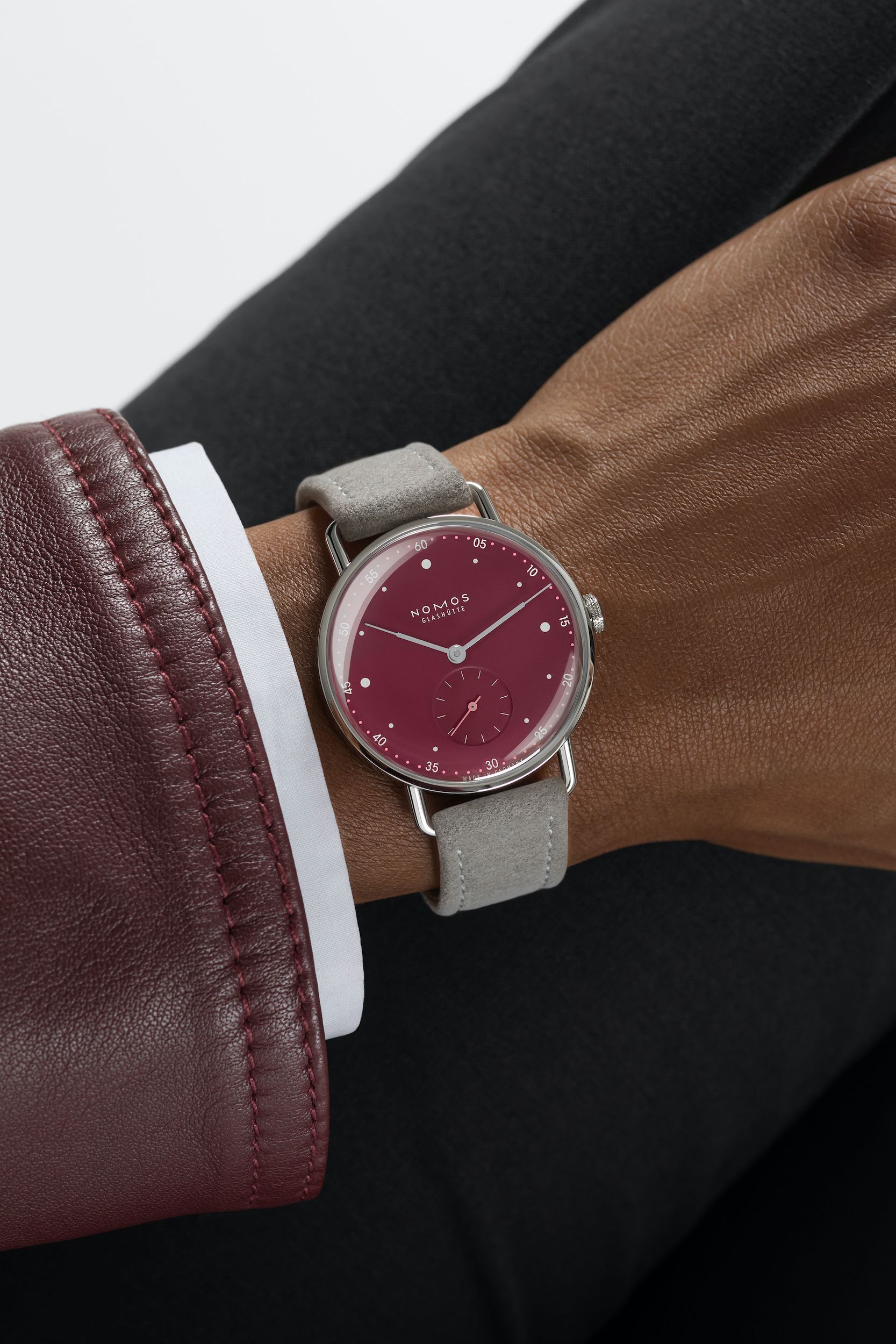Metro 33 muted red