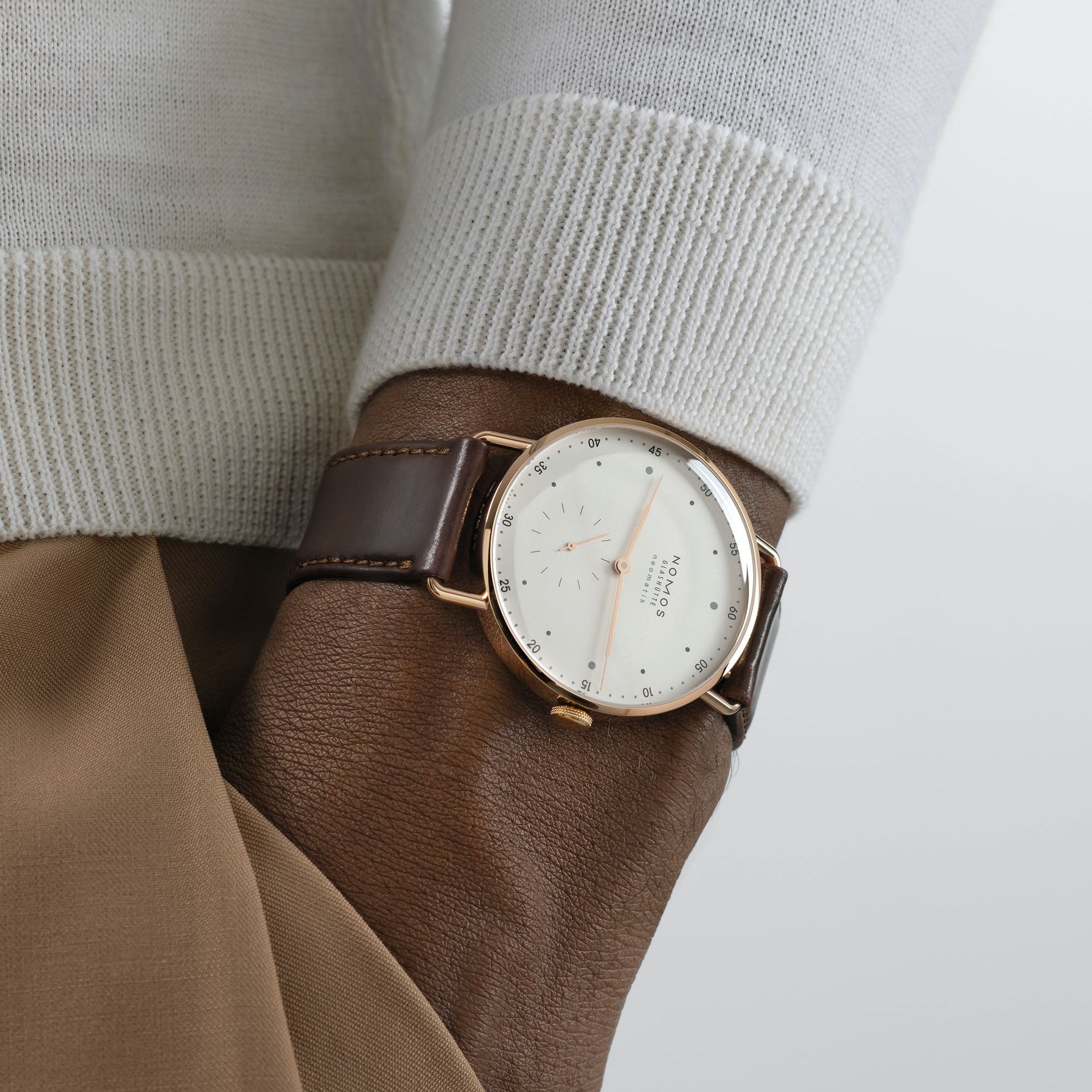 Metro rose gold neomatik 39