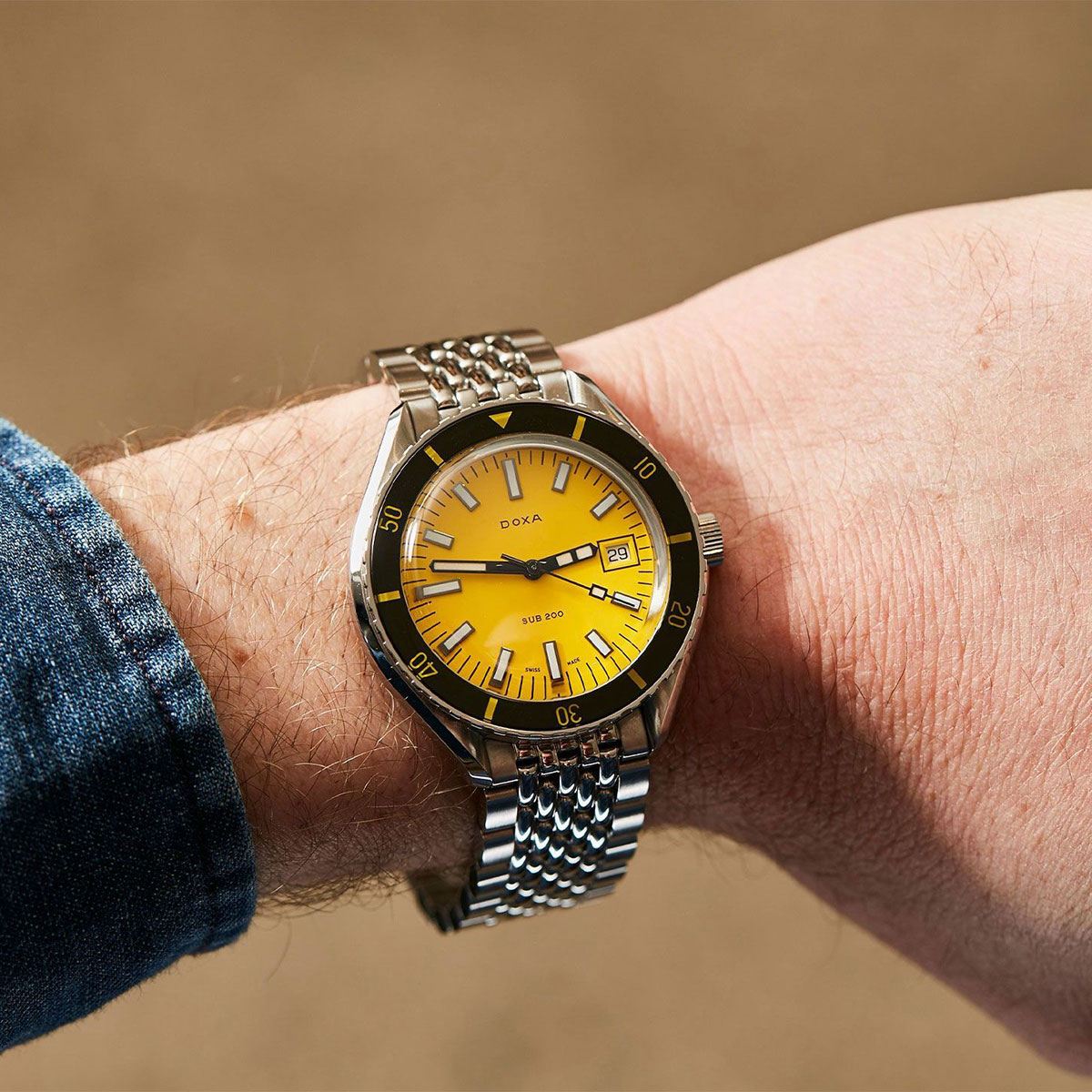 DOXA MEN'S SILVER TONE CASE YELLOW DIAL AUTOMATIC WATCH