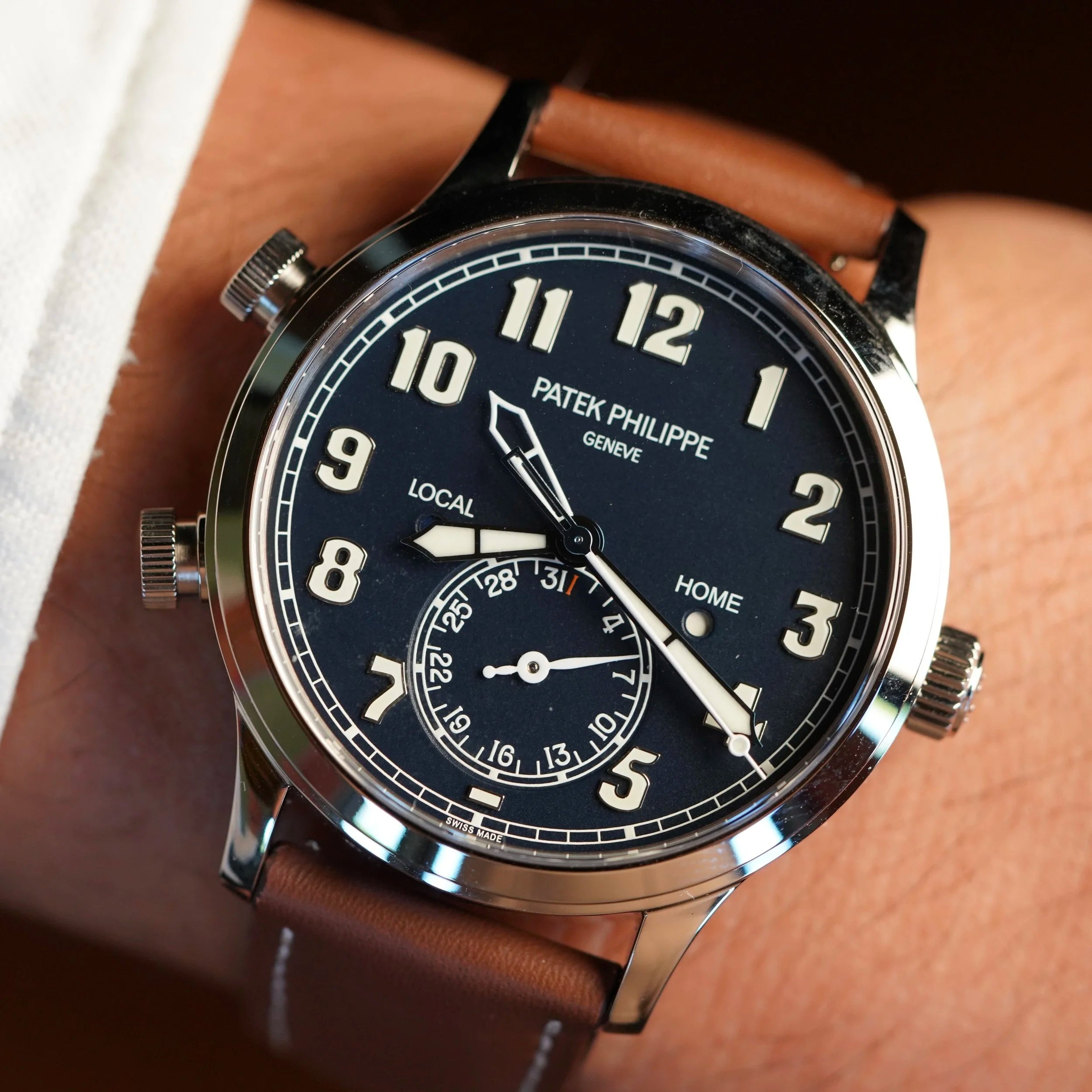 Patek Philippe Complications Calatrava 5524G-001 Pilot Travel Time White Gold Vintage Brown Leather Straps Blue Dial