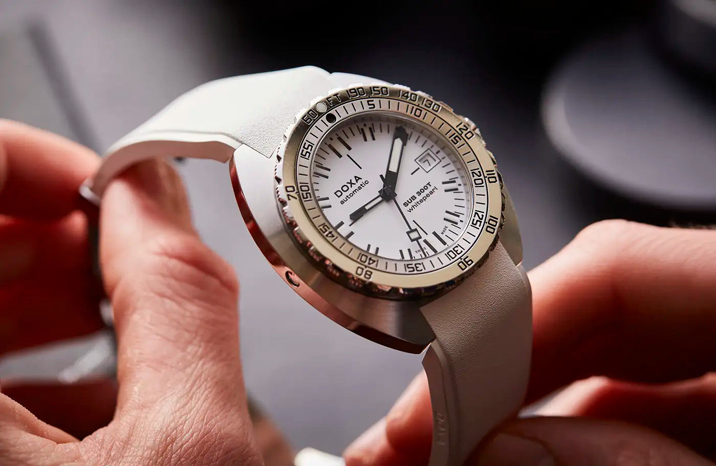 DOXA MEN'S SILVER TONE CASE WHITE DIAL AUTOMATIC WATCH