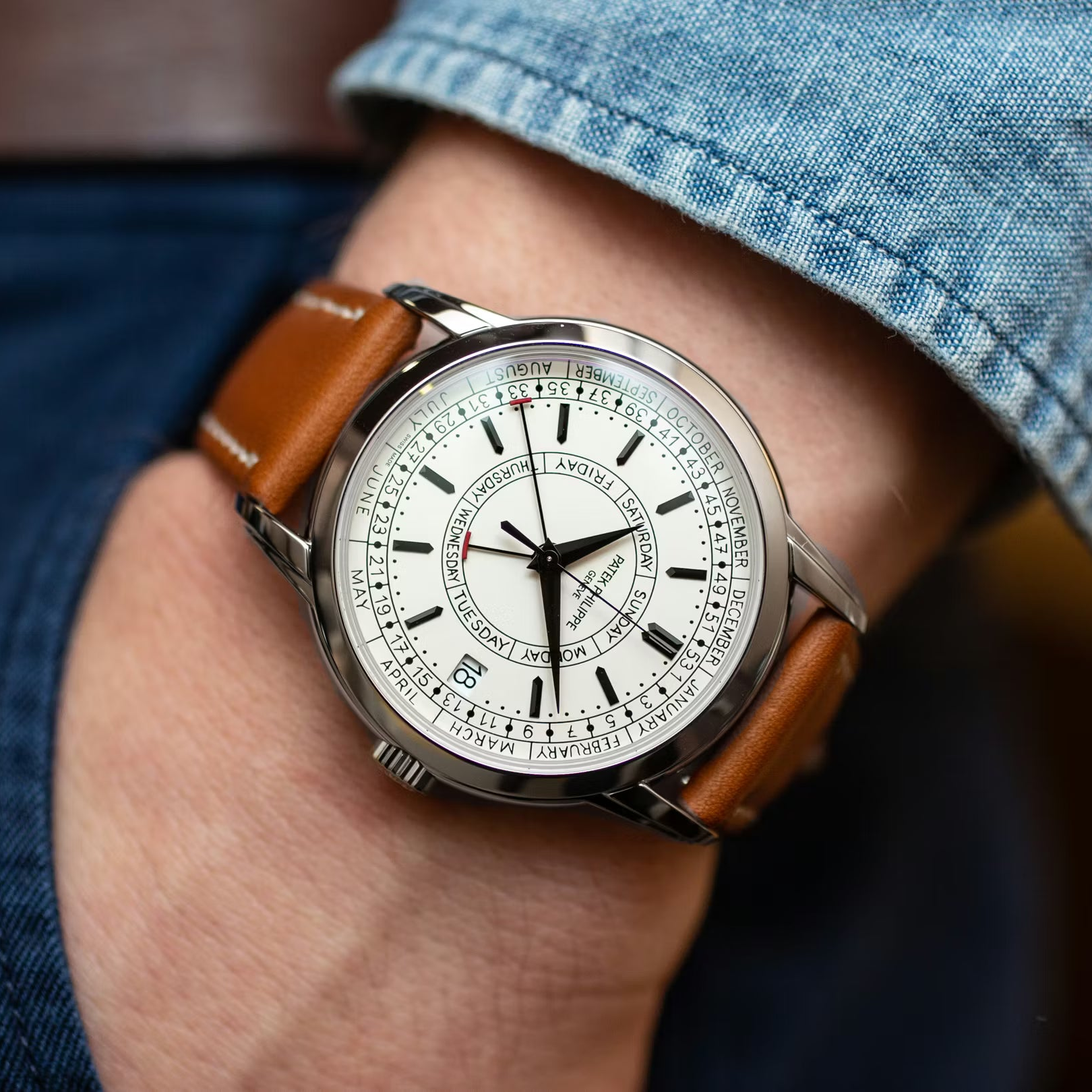 Patek Philippe Calatrava 5212A-001 Silvery Opaline Dial Leather Strap 40mm Silver Dial Mens Watch