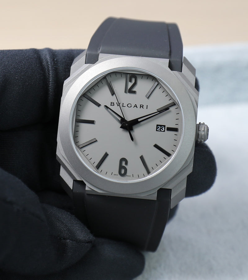 Bulgari Octo Solotempo – Titanium – 41mm – Grey dial – Rubber Strap – Unworn – Full Set - Azzam Watches 