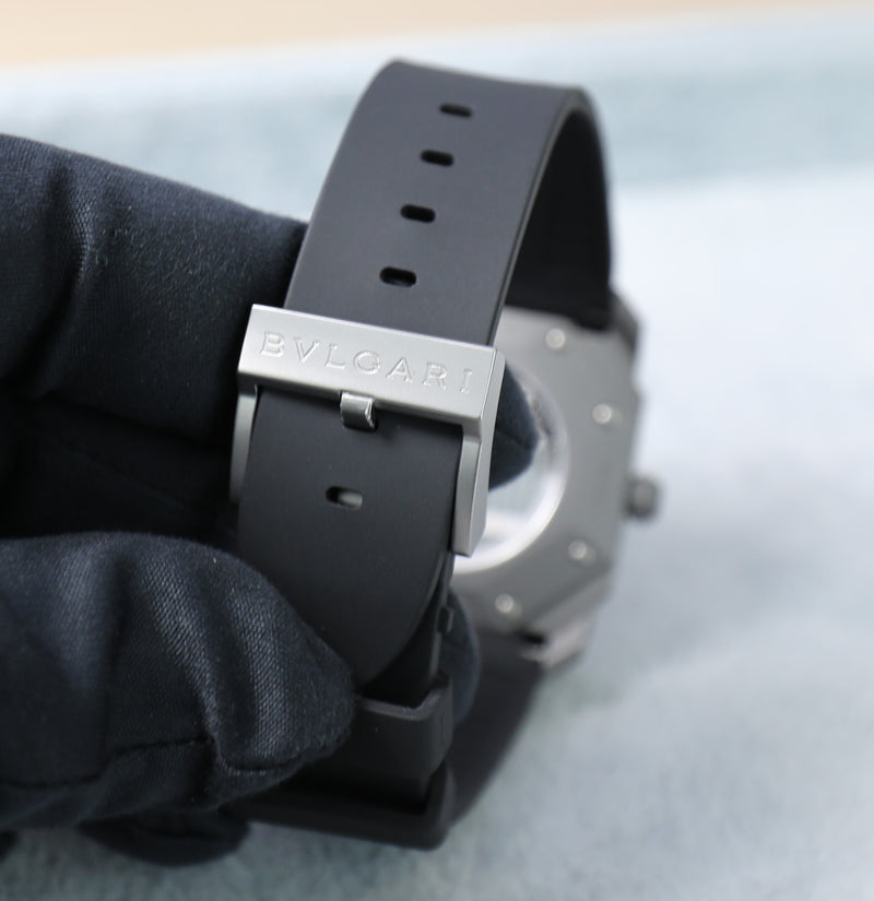 Bulgari Octo Solotempo – Titanium – 41mm – Grey dial – Rubber Strap – Unworn – Full Set - Azzam Watches 