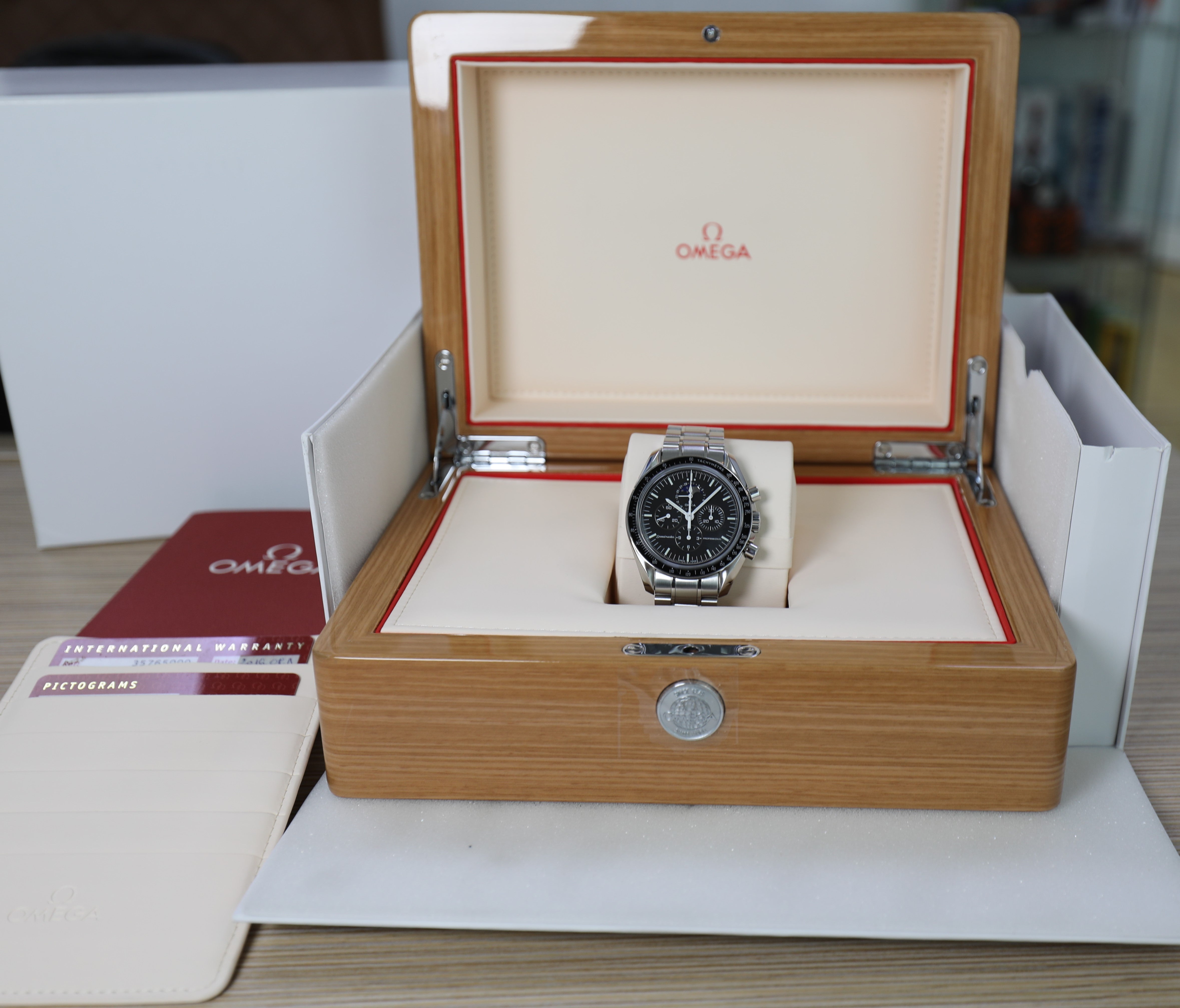 Omega Speedmaster Moonwatch – Professional – Moonphase – Sapphire – Unworn – Full Set - Azzam Watches 