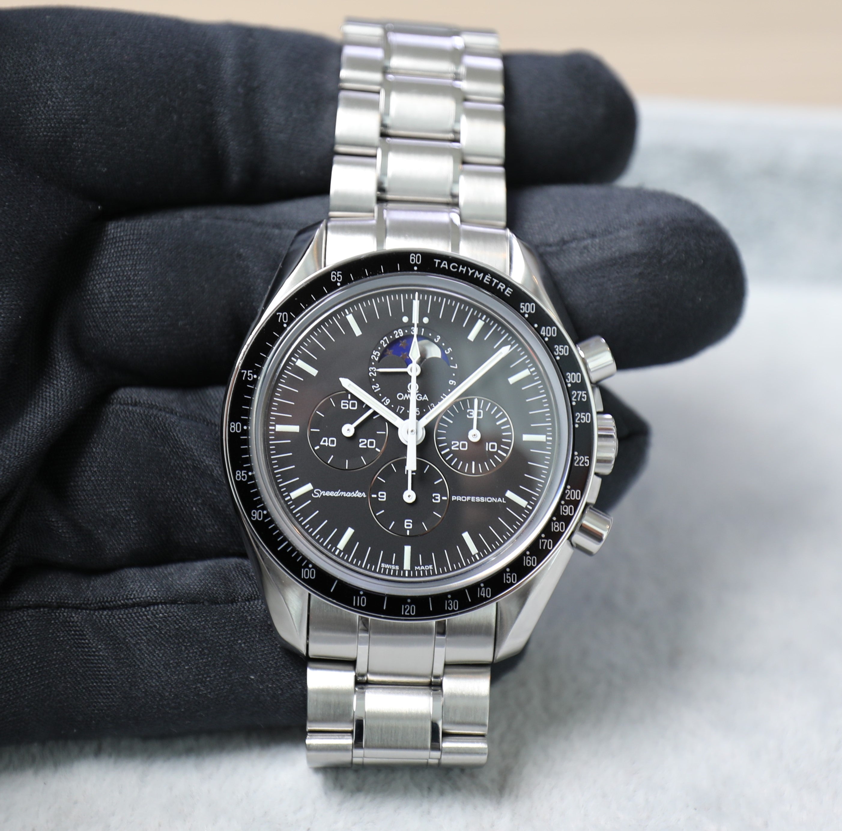 Omega Speedmaster Moonwatch – Professional – Moonphase – Sapphire – Unworn – Full Set - Azzam Watches 