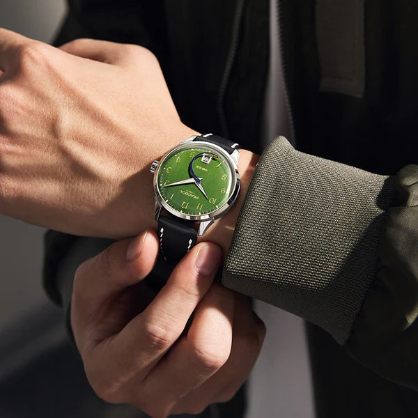 Peacock Perfection Classic 1953 'Aircraft Hand' Vintage Watch Peacock