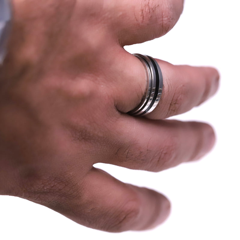 Stainless steel ring with rotating black line