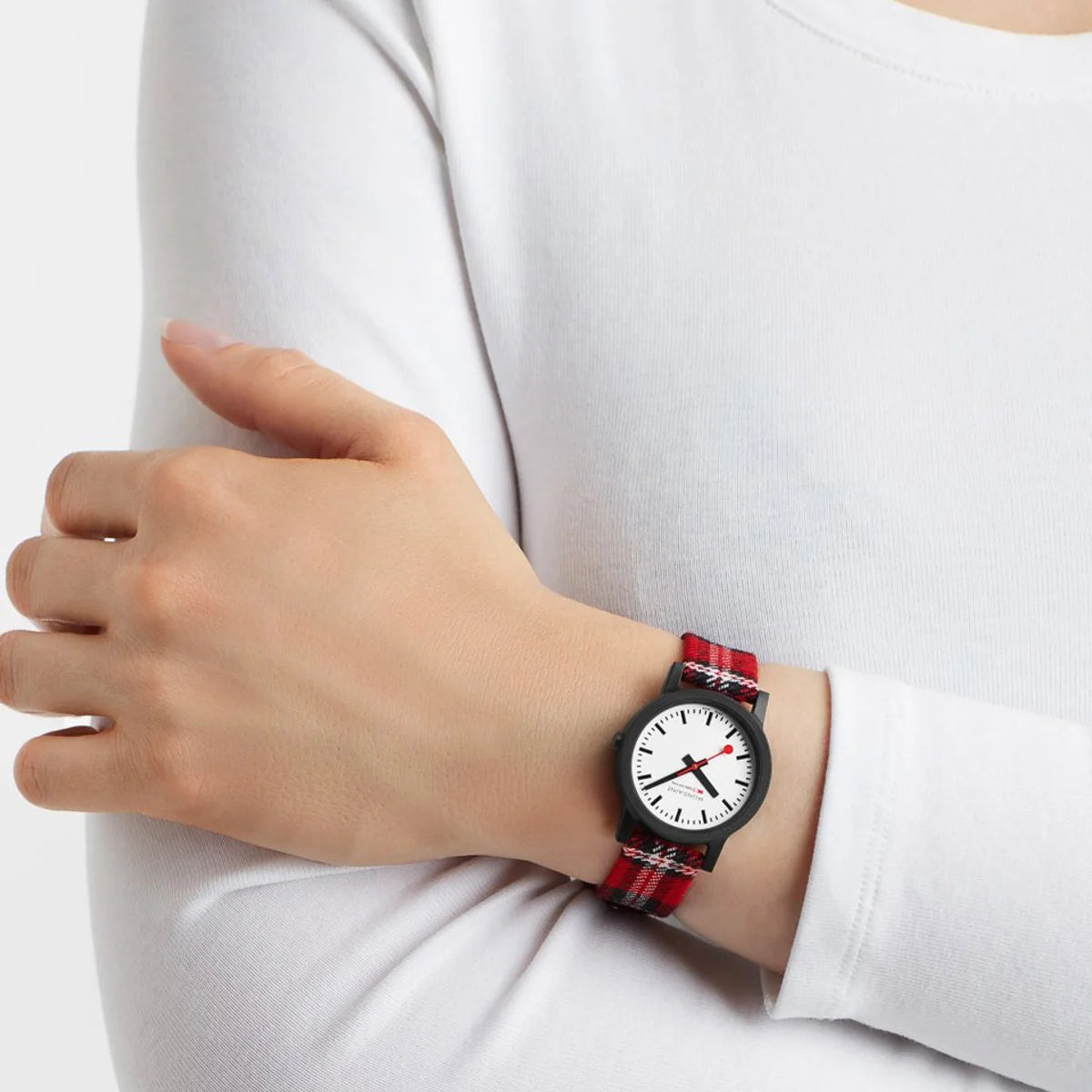 Essence 32mm MS1.32111.LC#CM Mondaine
