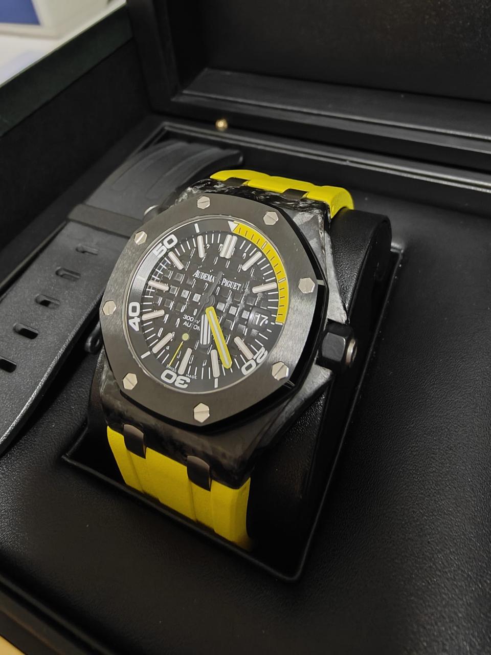 Audemars Piguet Royal Oak Offshore Diver "Bumblebee" Forged Carbon – 2014 Full Set