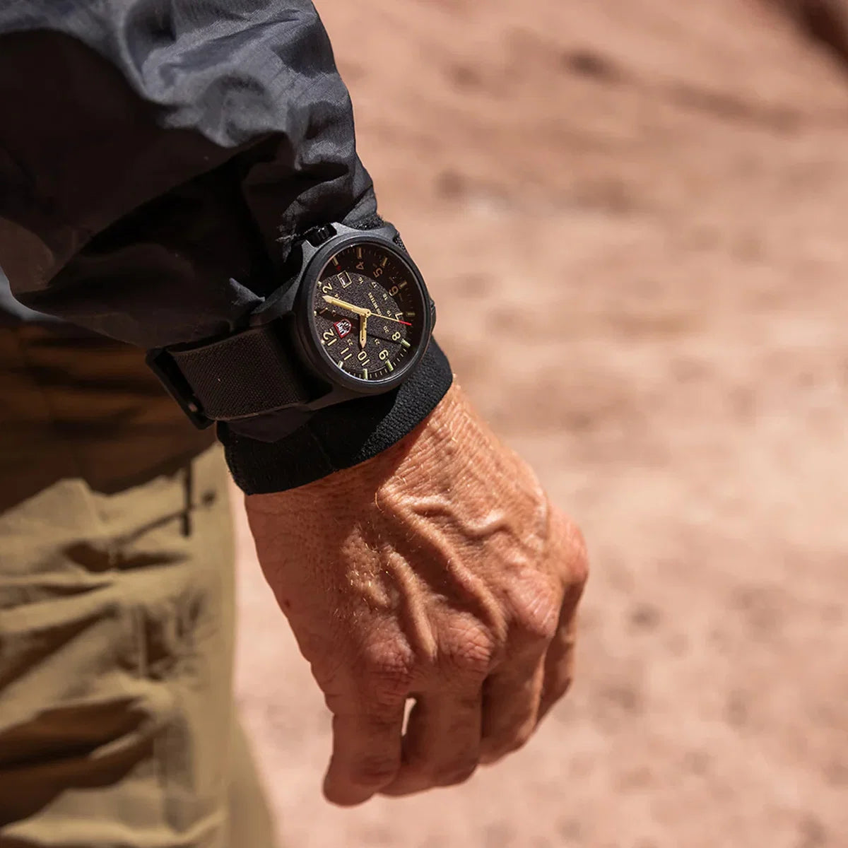 Atacama Field 43mm XL.1970.SET Luminox