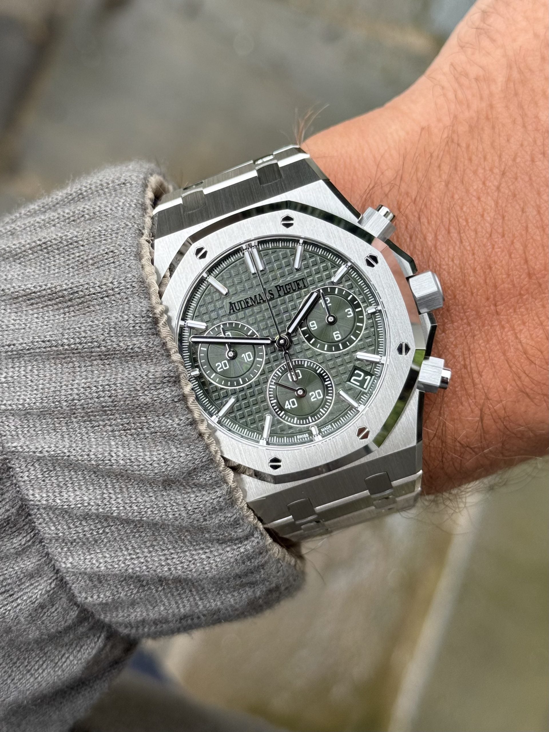 Audemars Piguet Royal Oak 26240ST.OO.1320ST.08 Chronograph Steel Green Dial 41mm Mens Watch