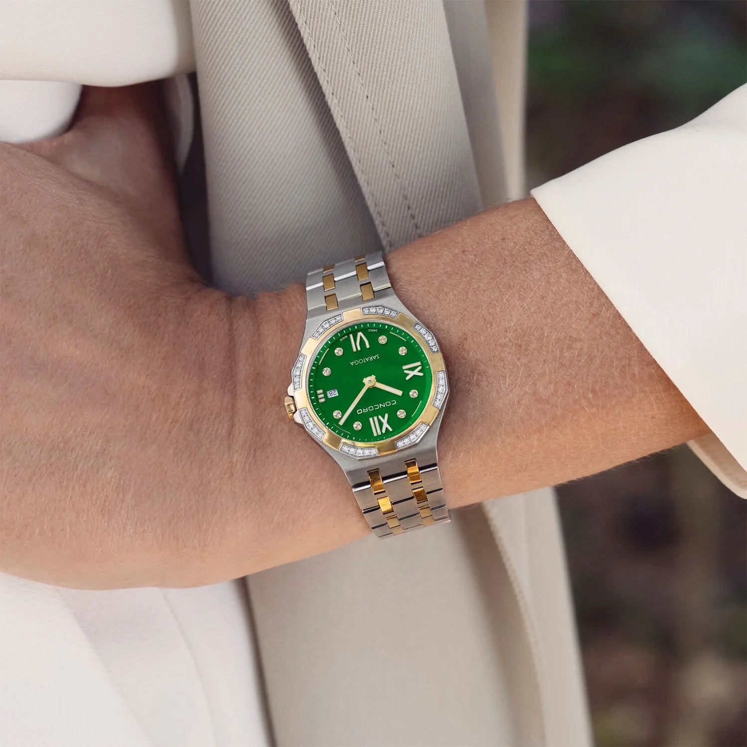 CONCORD WOMEN'S SILVER & GOLD TONE CASE GREEN MOP DIAL DIA BEZEL 0.30CT QUARTZ WATCH