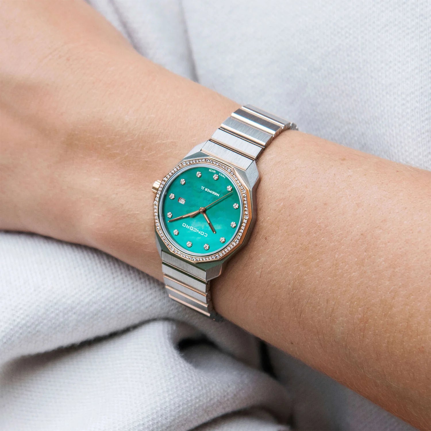 CONCORD WOMEN'S 2 TONE CASE PETROLEUM MOP DIAL DIA BEZEL 0.30CT QUARTZ WATCH