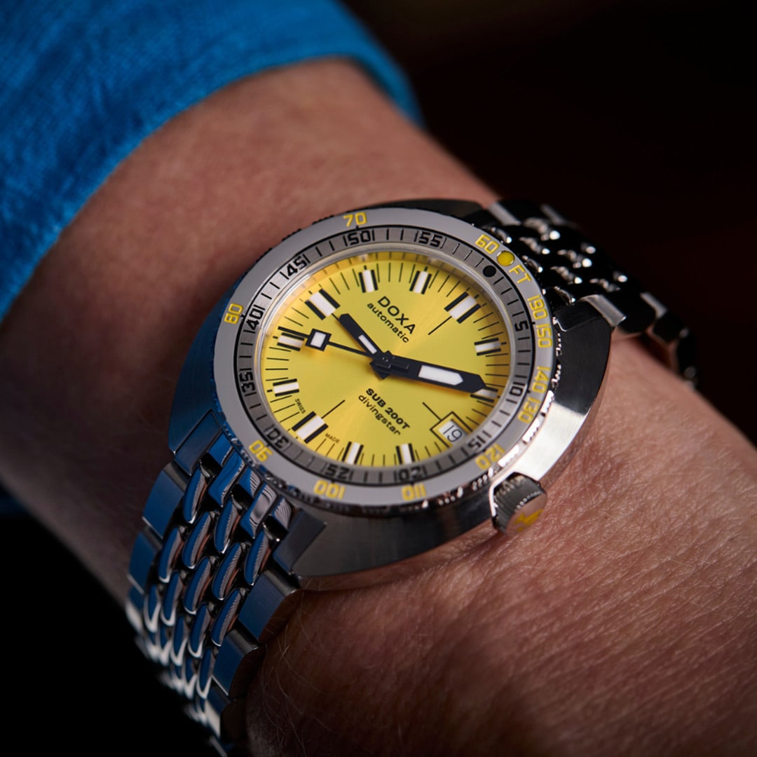 DOXA MEN'S SILVER TONE CASE YELLOW DIAL AUTOMATIC WATCH