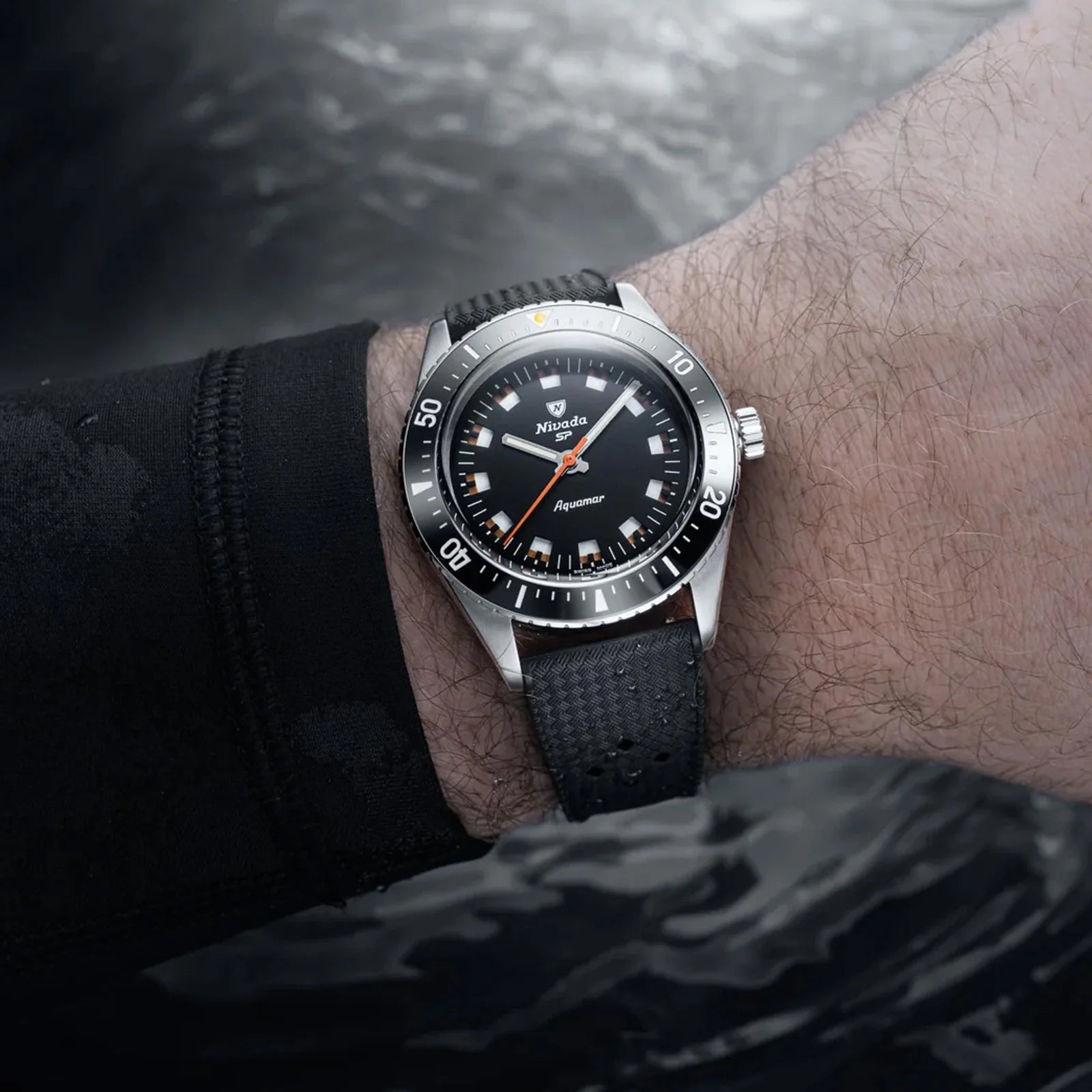 Aquamar Black 32068A Nivada Grenchen