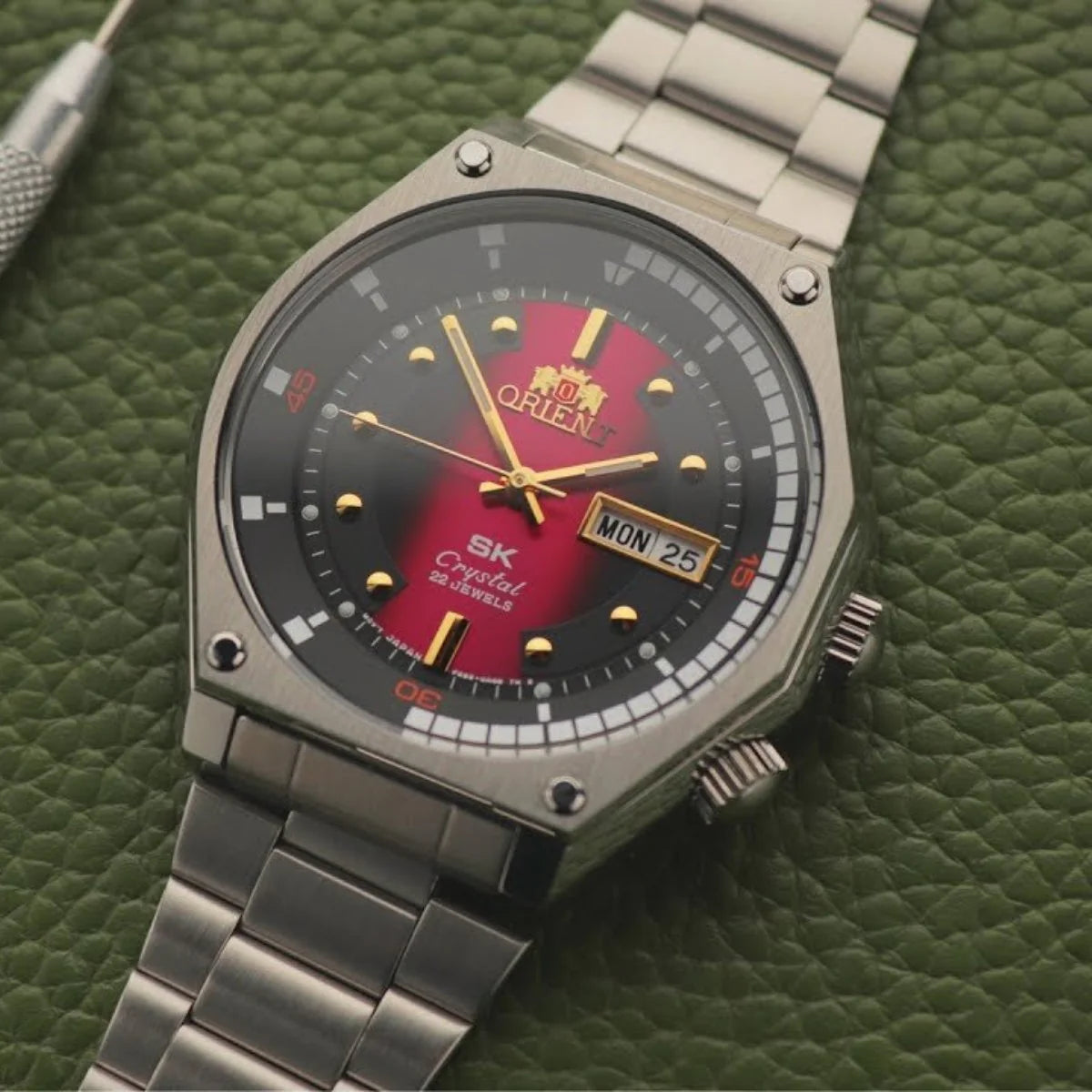 ORIENT MEN'S SPORTS AUTOMATIC NEO 70'S REVIVAL WATCH