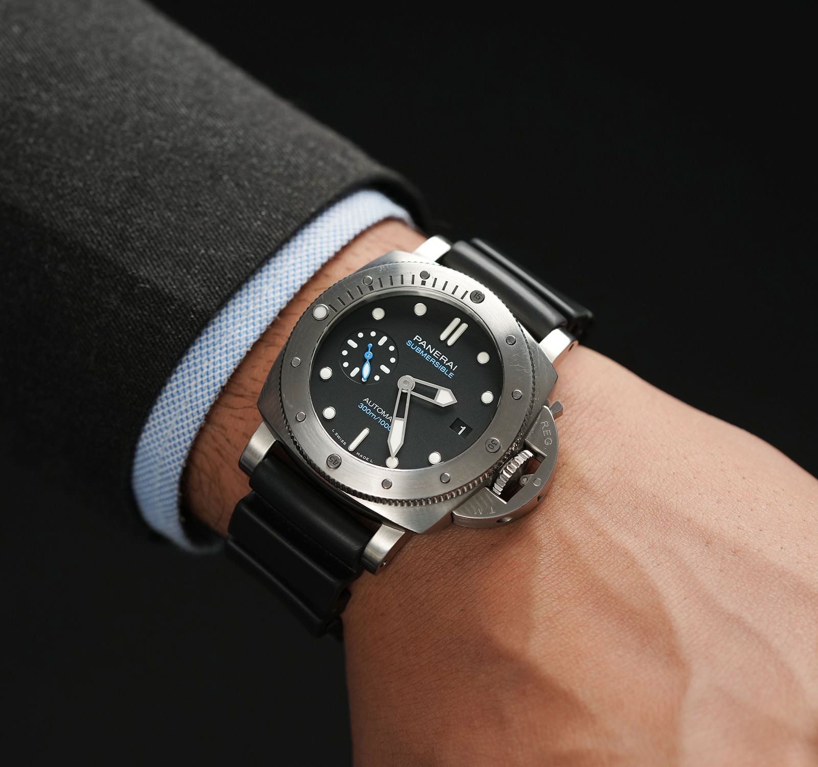 Panerai Luminor Submersible Pam00973 Black Dial 42Mm Stainless Steel Black Rubber Straps Men’S Watch