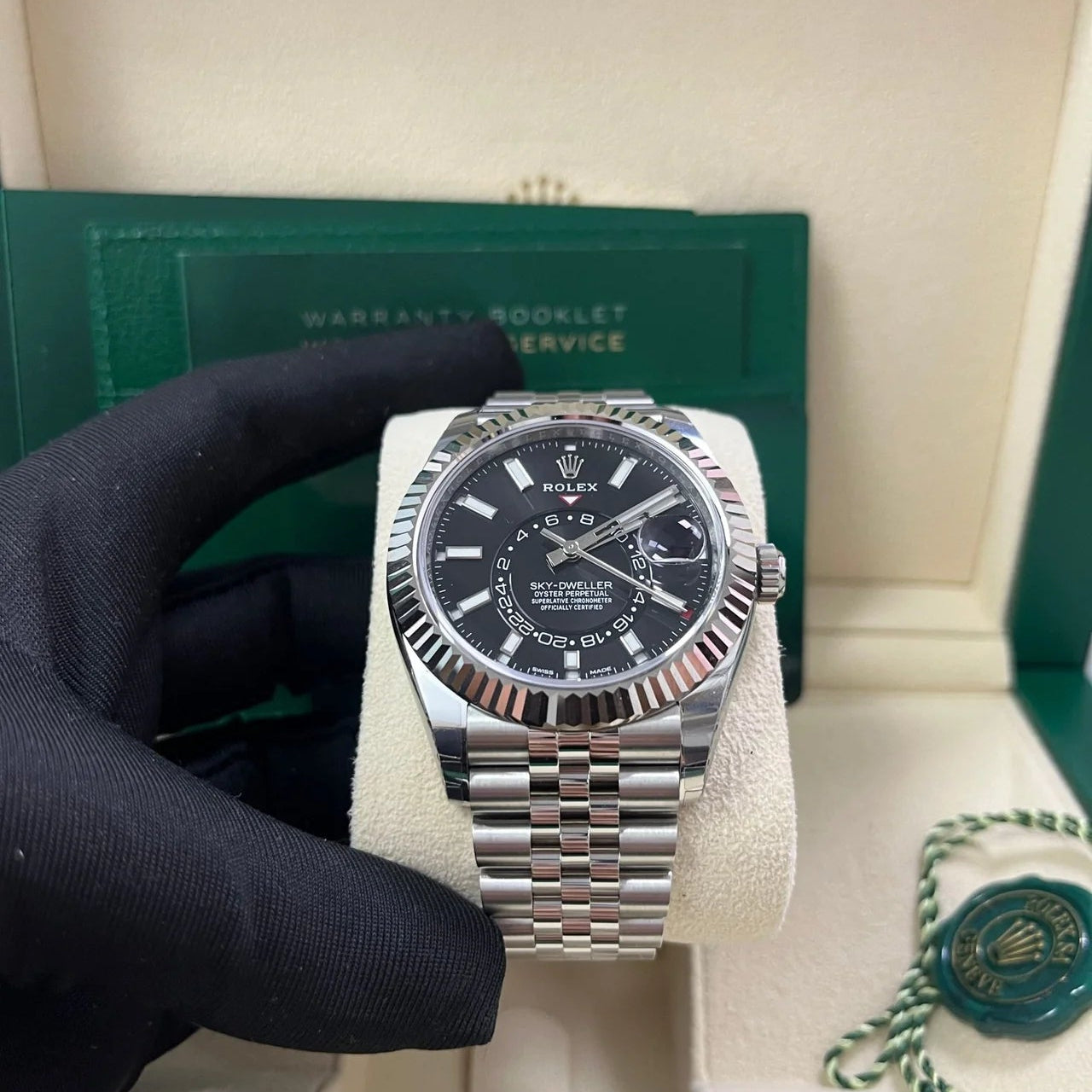 Rolex Sky Dweller 326934 Bk Black Indices Dial White Gold Bezel 42Mm Stainless Steel Oyster Bracelet