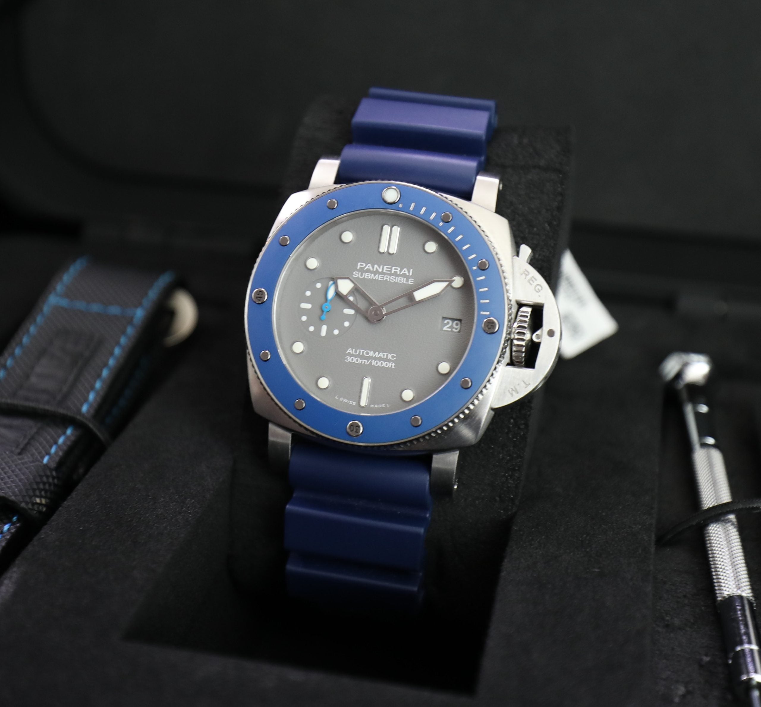 Panerai Submersible 42mm – PAM00959 – Grey Dial – Blue Bezel – Unworn – Full Set - Azzam Watches 