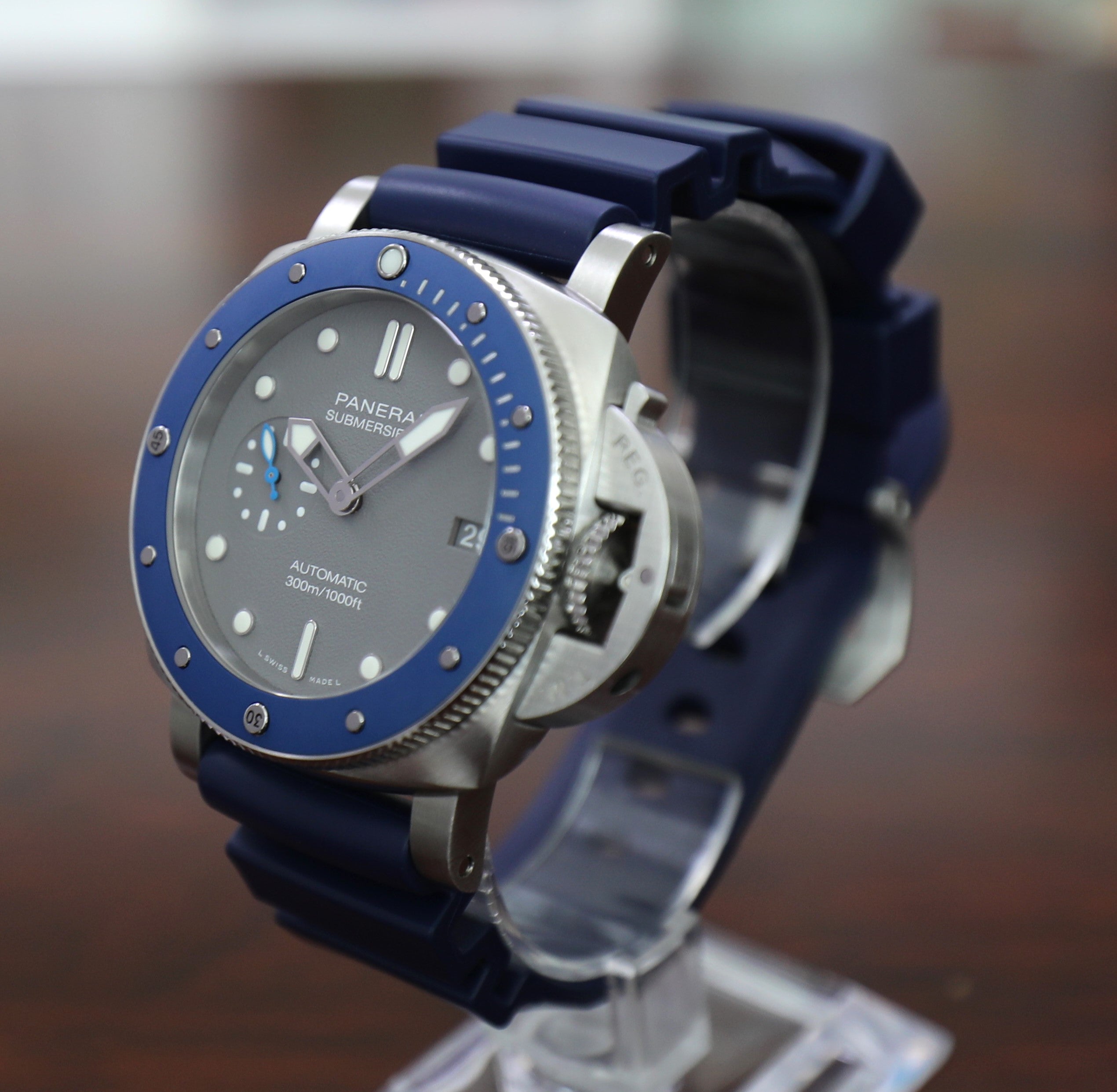 Panerai Submersible 42mm – PAM00959 – Grey Dial – Blue Bezel – Unworn – Full Set - Azzam Watches 