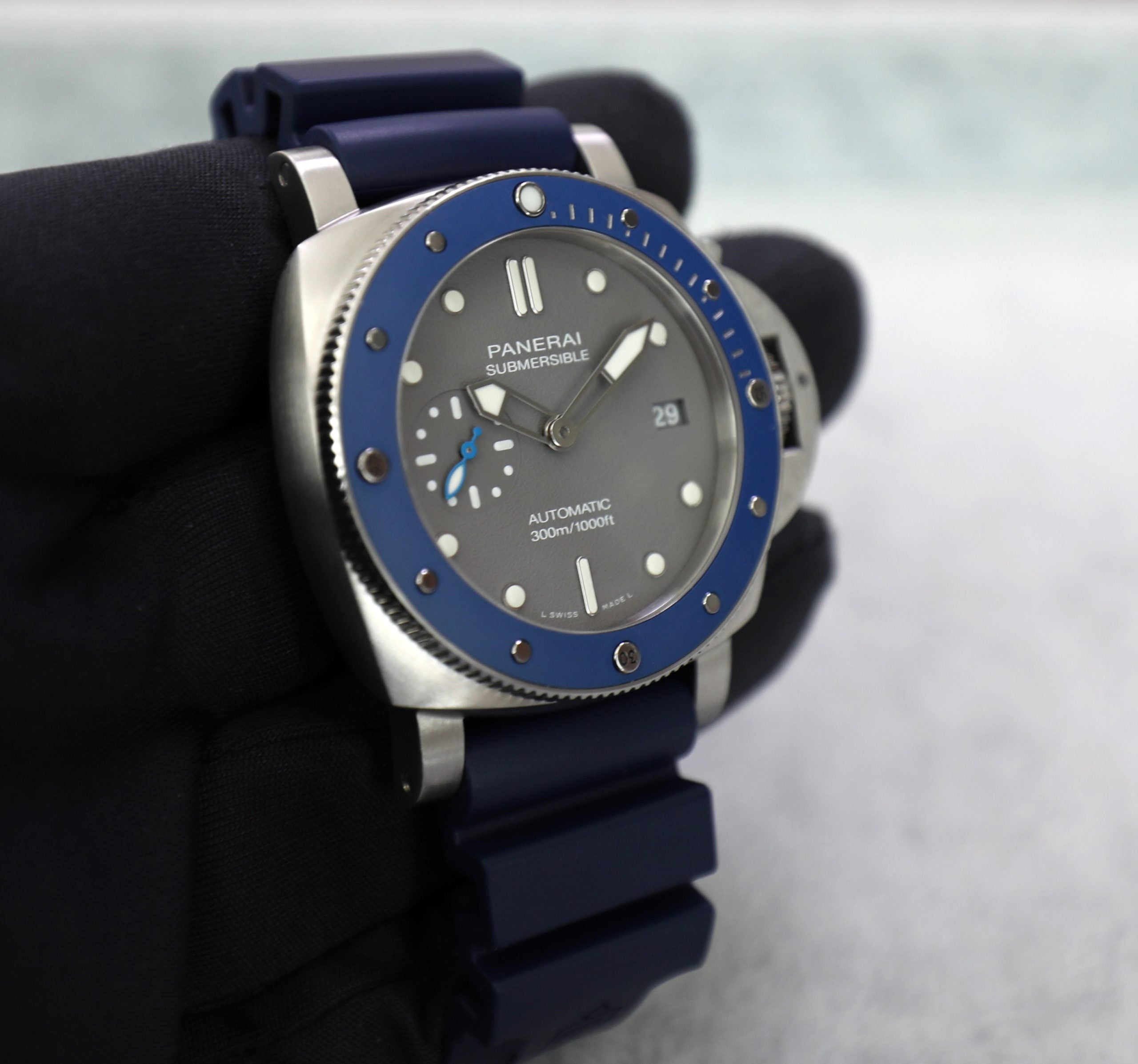 Panerai Submersible 42mm – PAM00959 – Grey Dial – Blue Bezel – Unworn – Full Set - Azzam Watches 