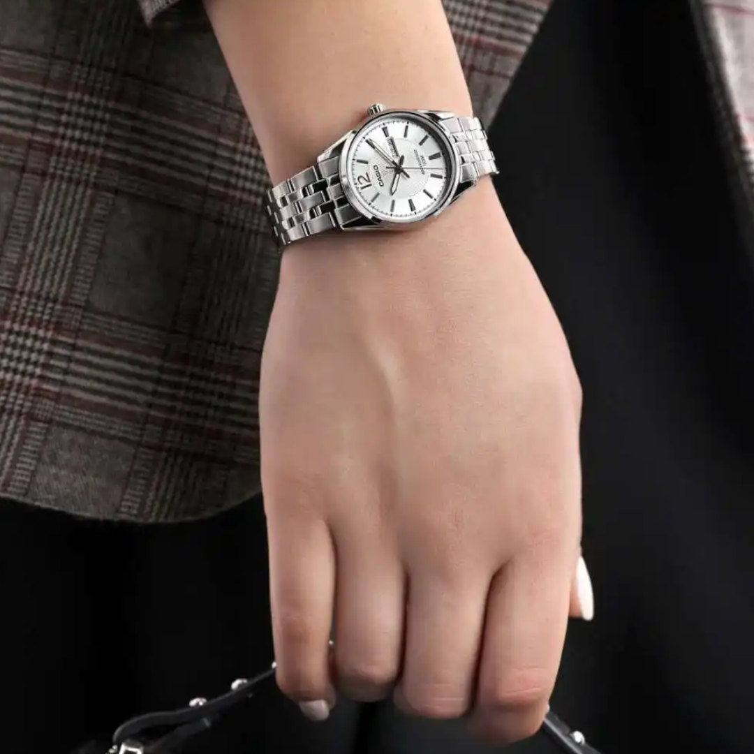 CASIO - LTP-1335D-7AVDF - Azzam Watches 